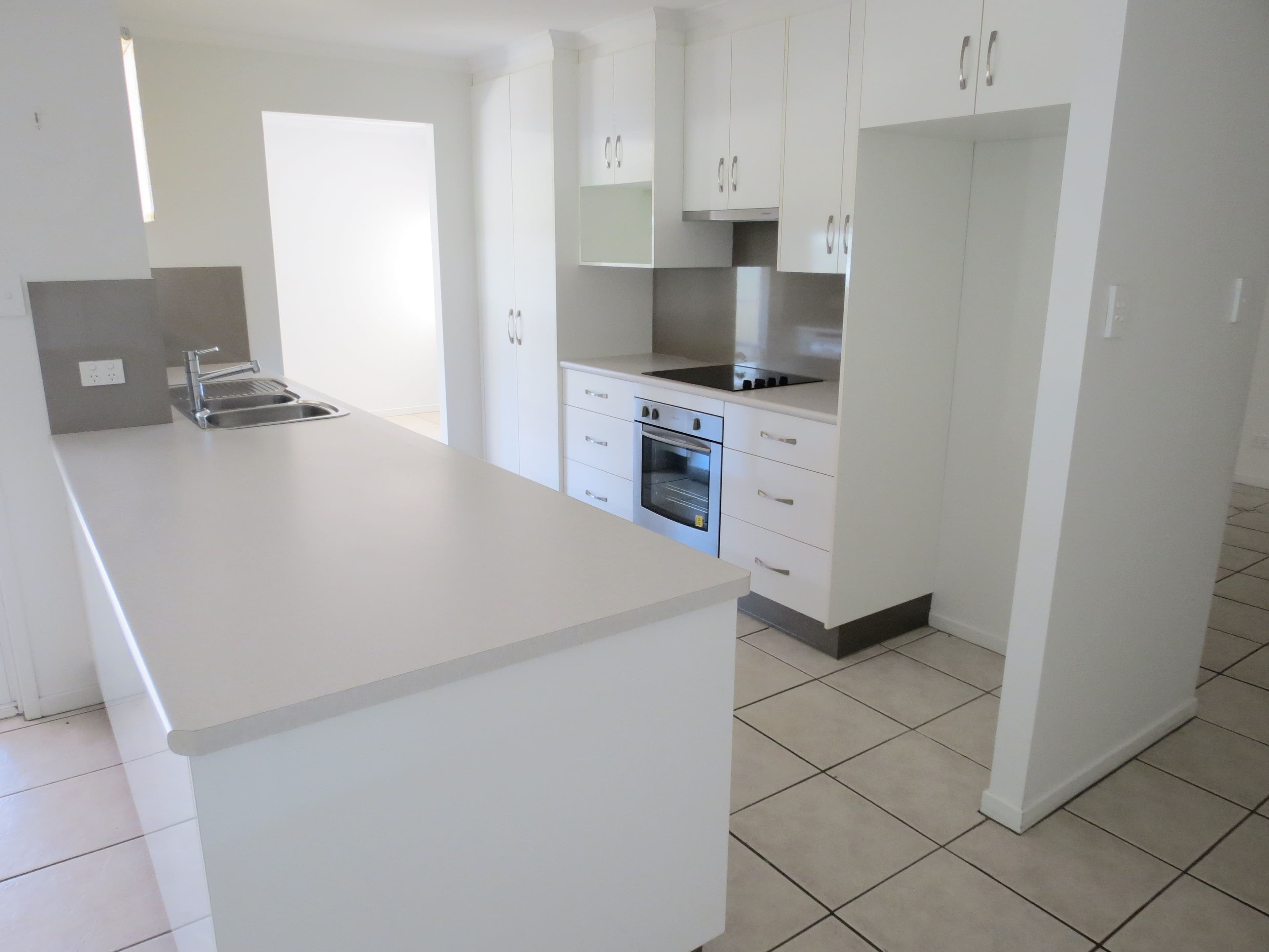4 Gray Street, Emerald QLD 4720, Emerald - Thumbnail 2