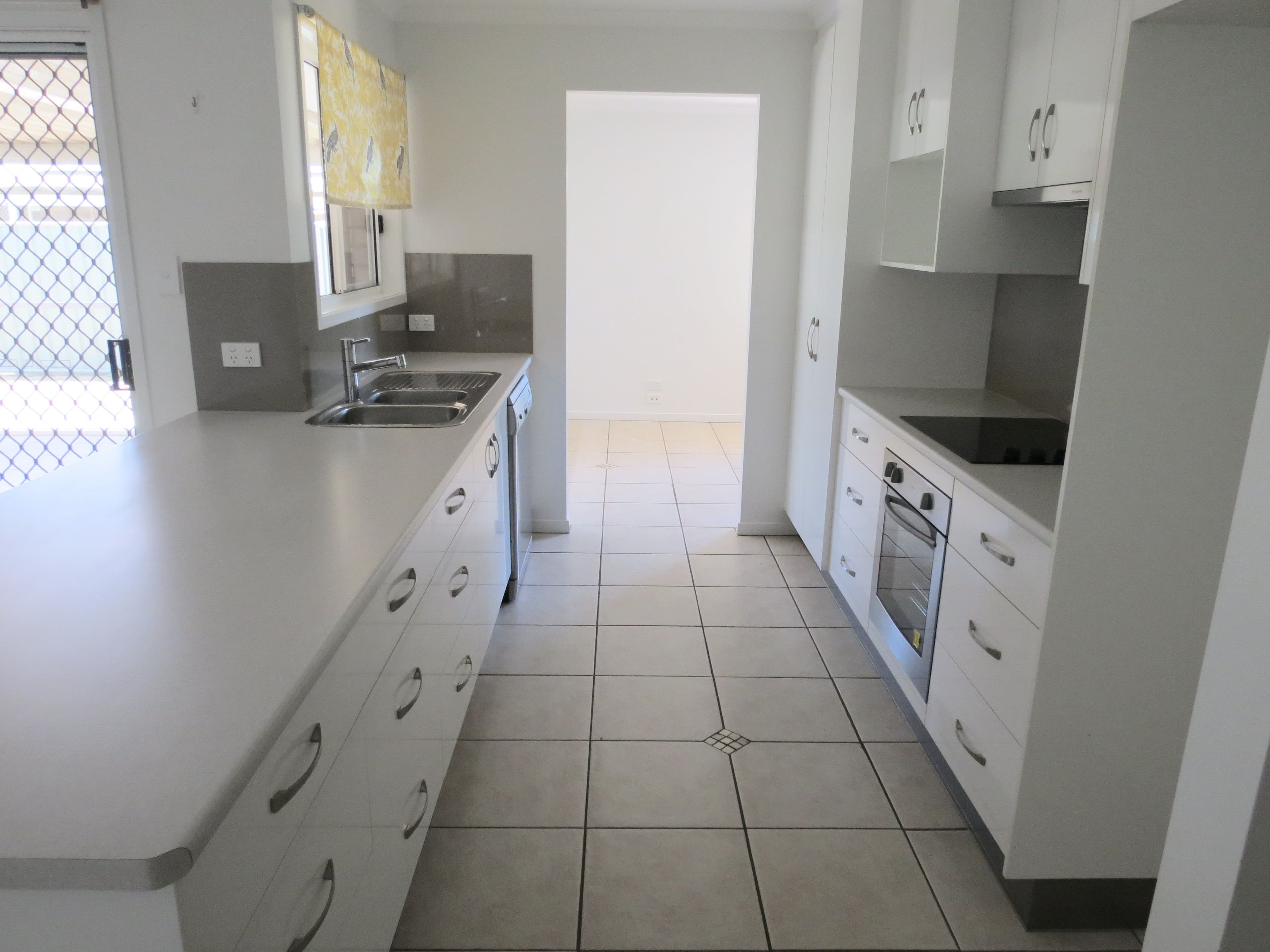 4 Gray Street, Emerald QLD 4720, Emerald - Thumbnail 3
