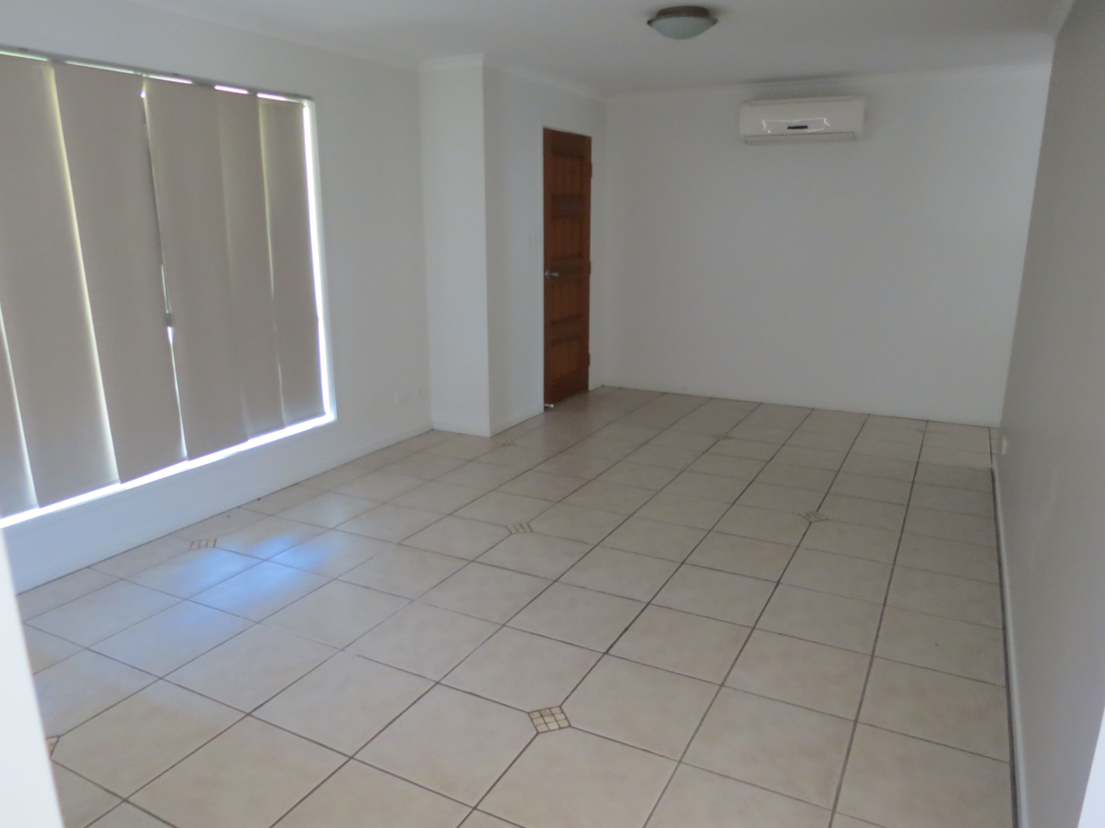 4 Gray Street, Emerald QLD 4720, Emerald - Thumbnail 4