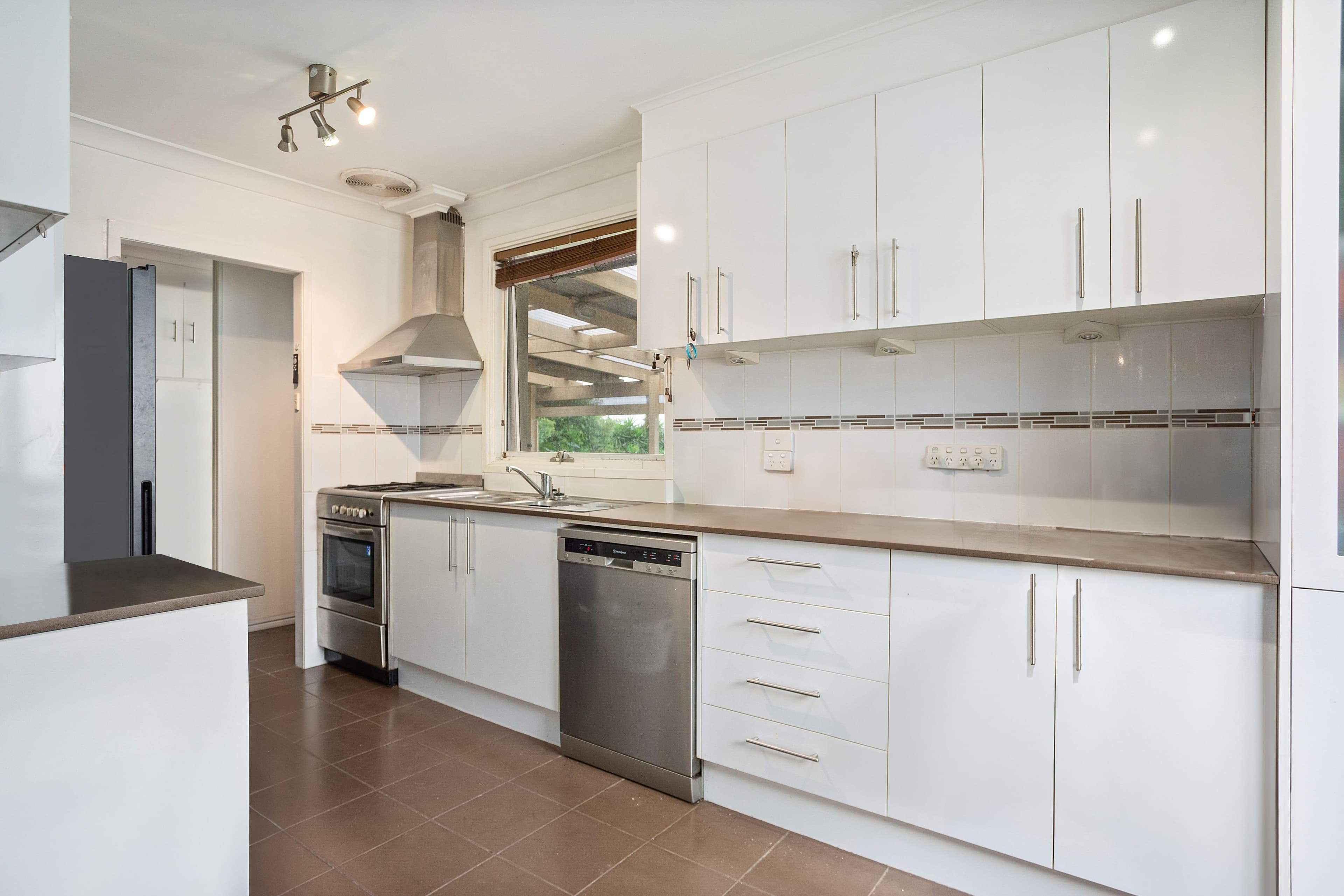 1 Ulster Avenue, Warilla NSW 2528, Warilla - Thumbnail 2