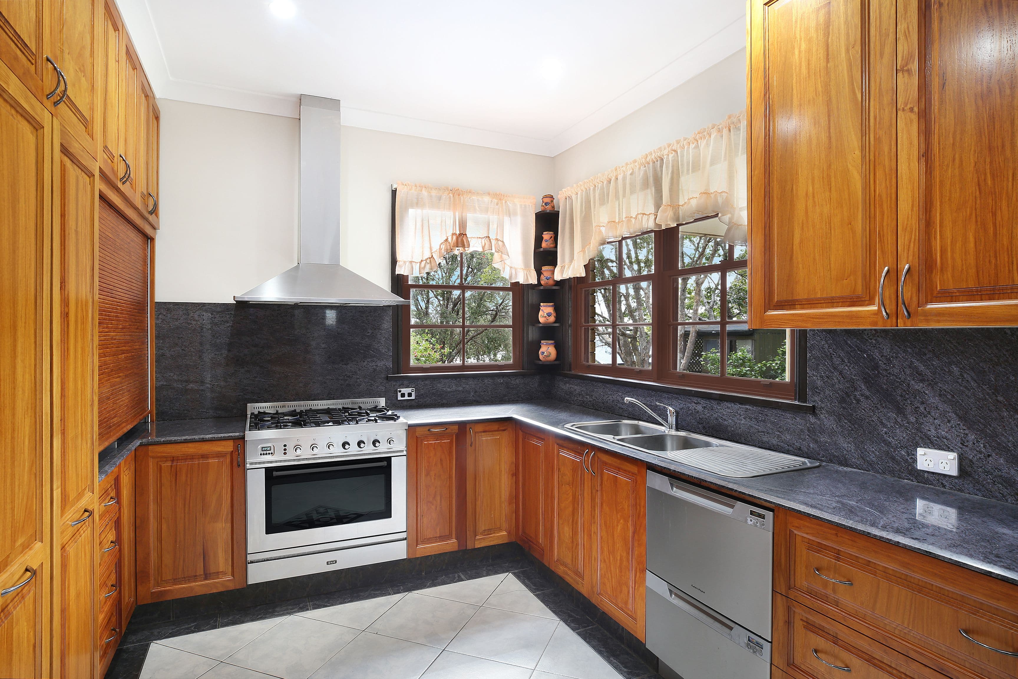 54 Acacia Road, Kirrawee - Thumbnail 5
