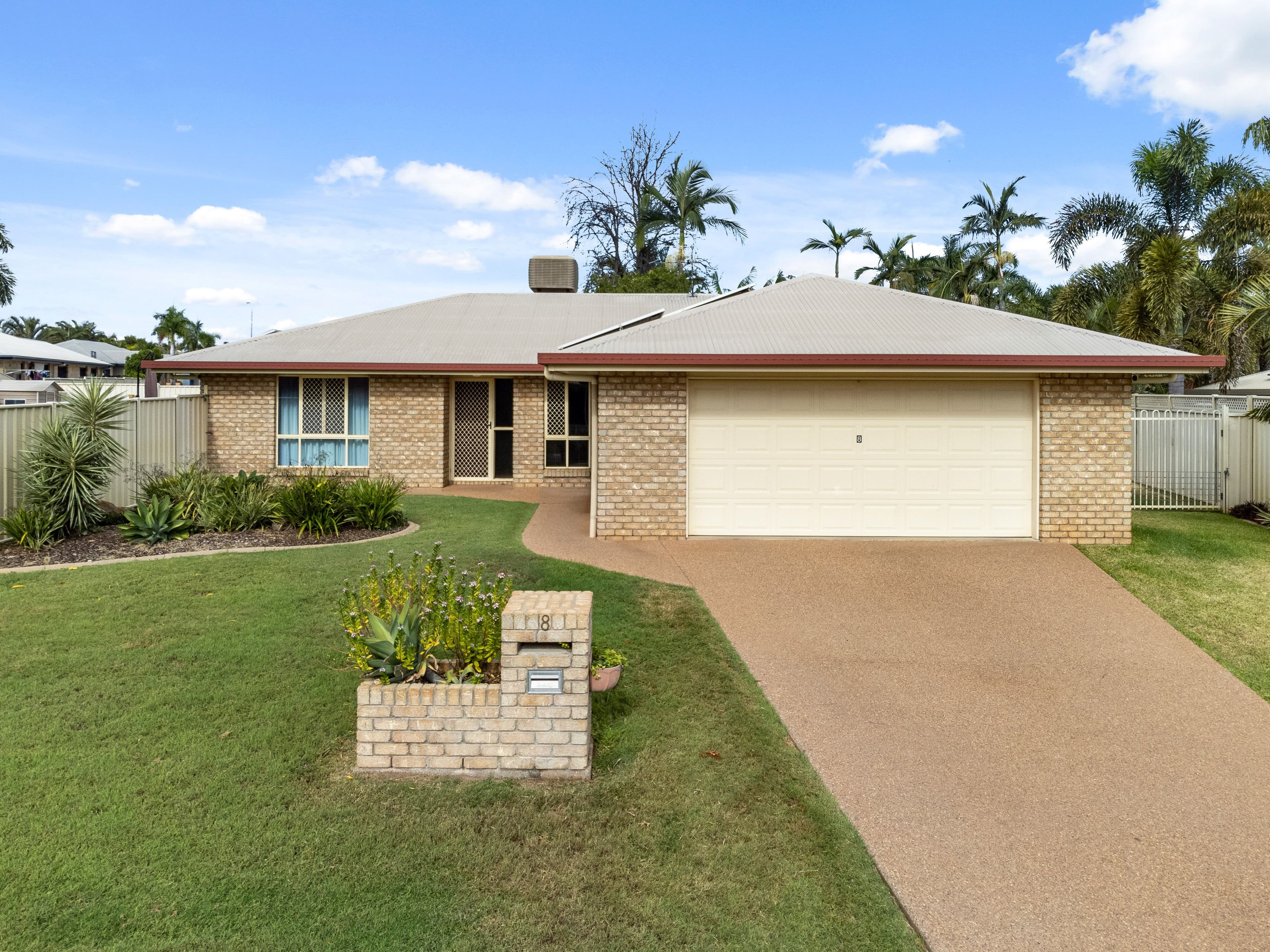 8 Mallyon Street, Emerald QLD 4720, Emerald - Thumbnail 3