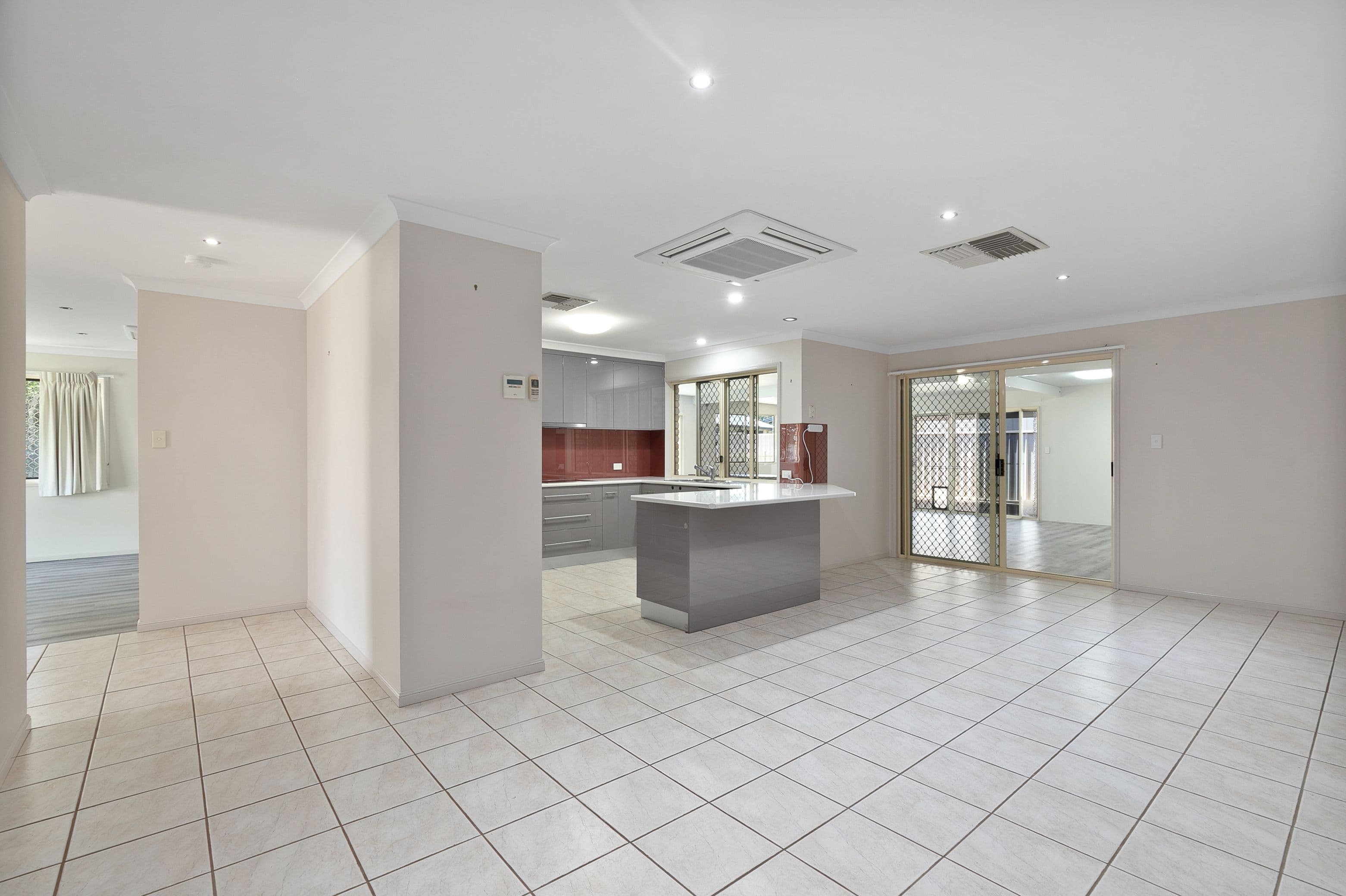 8 Mallyon Street, Emerald QLD 4720, Emerald - Thumbnail 5