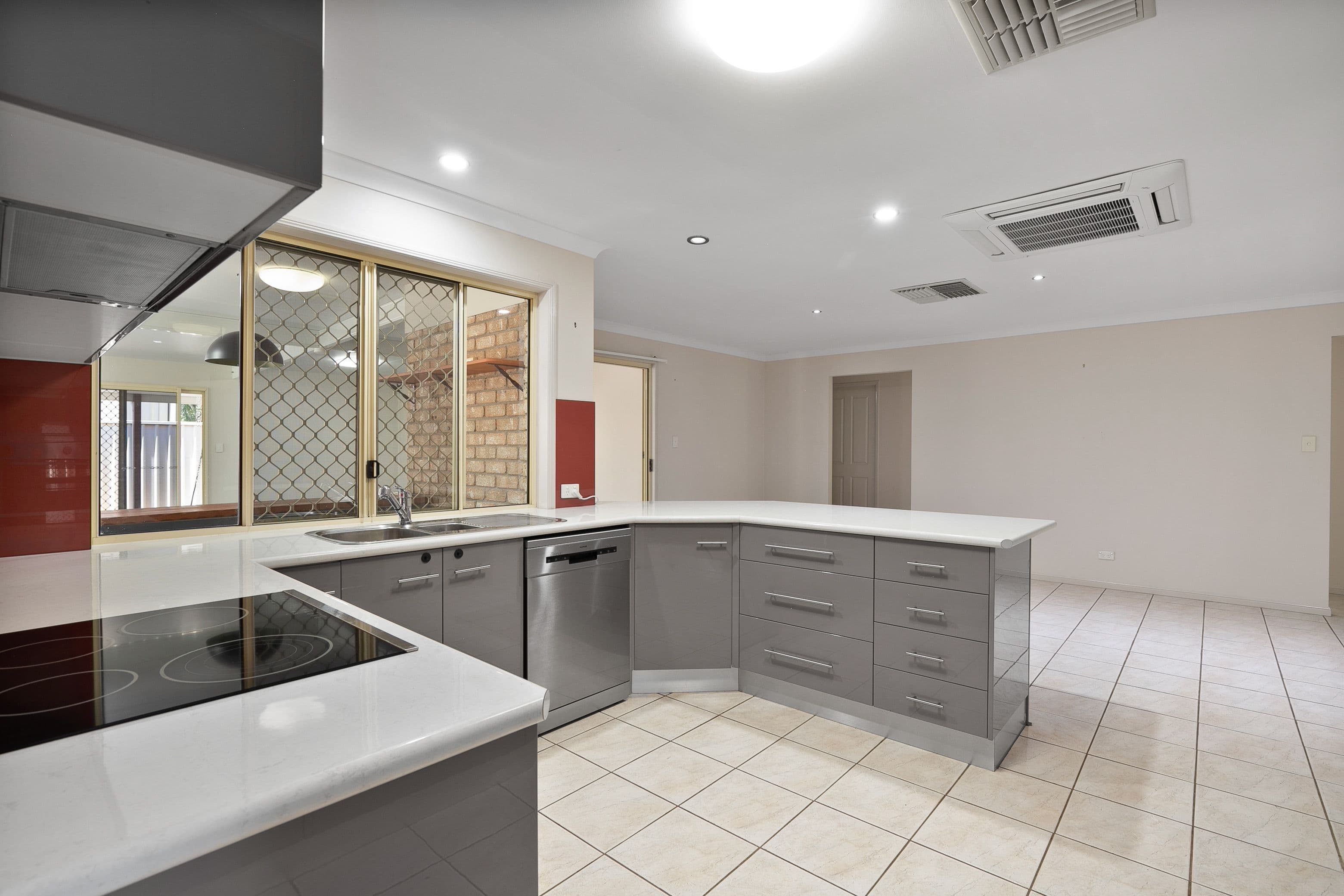 8 Mallyon Street, Emerald QLD 4720, Emerald - Thumbnail 8