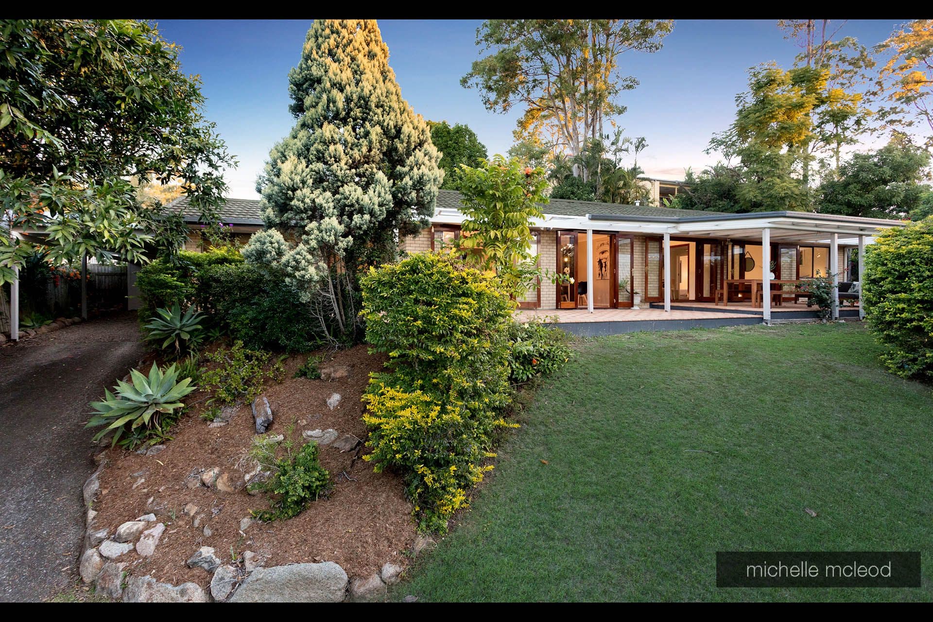 8 Manubar Place, Chapel Hill QLD 4069, Chapel Hill - Image 1
