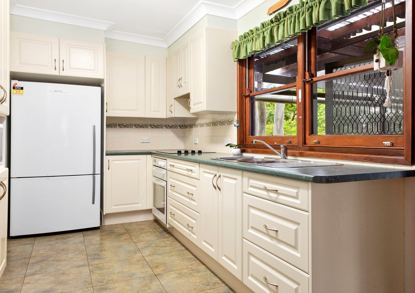 18 Osborn Road, Normanhurst - Thumbnail 4
