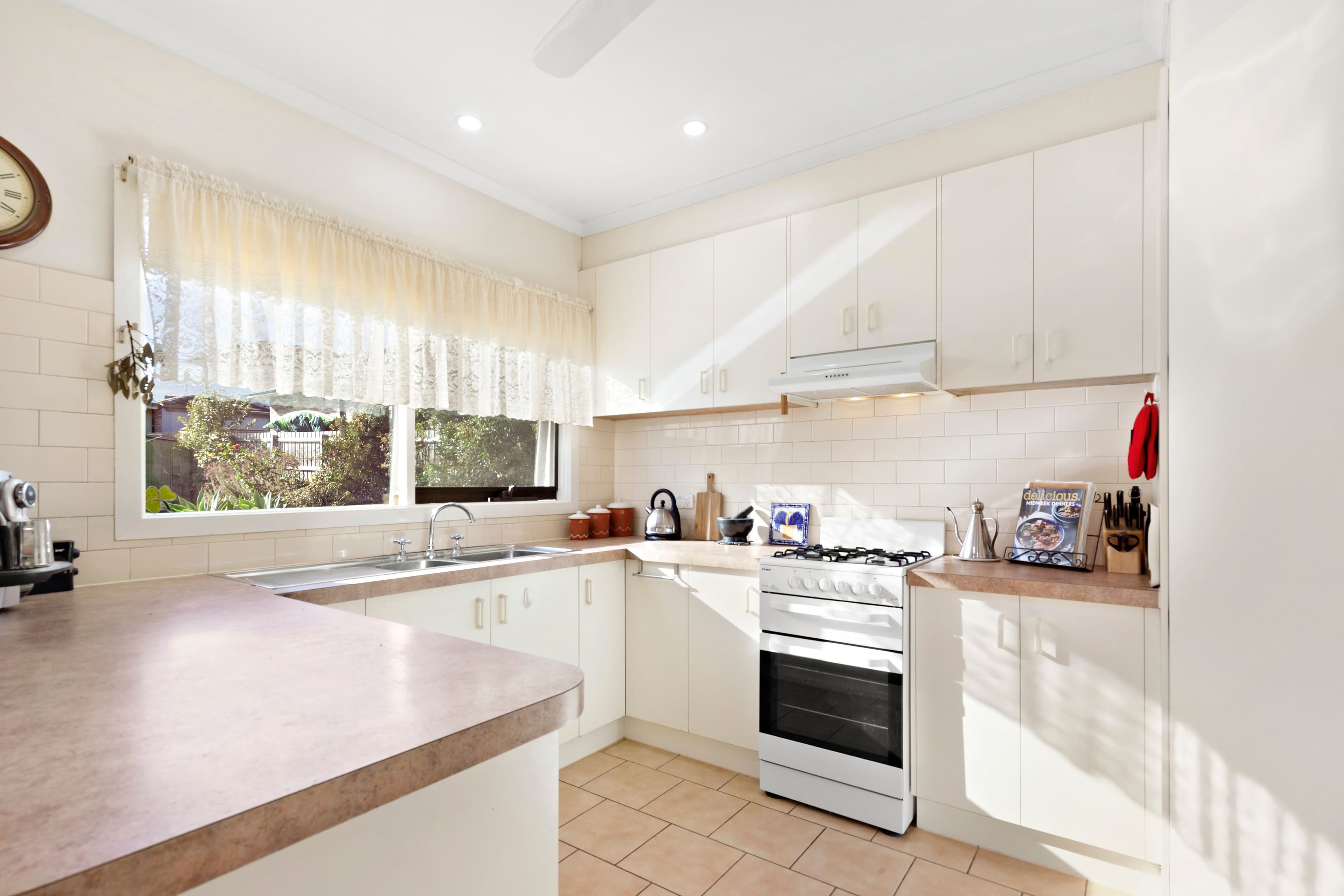 6 Carmichael Road, Oakleigh East VIC 3166, Oakleigh East - Thumbnail 4