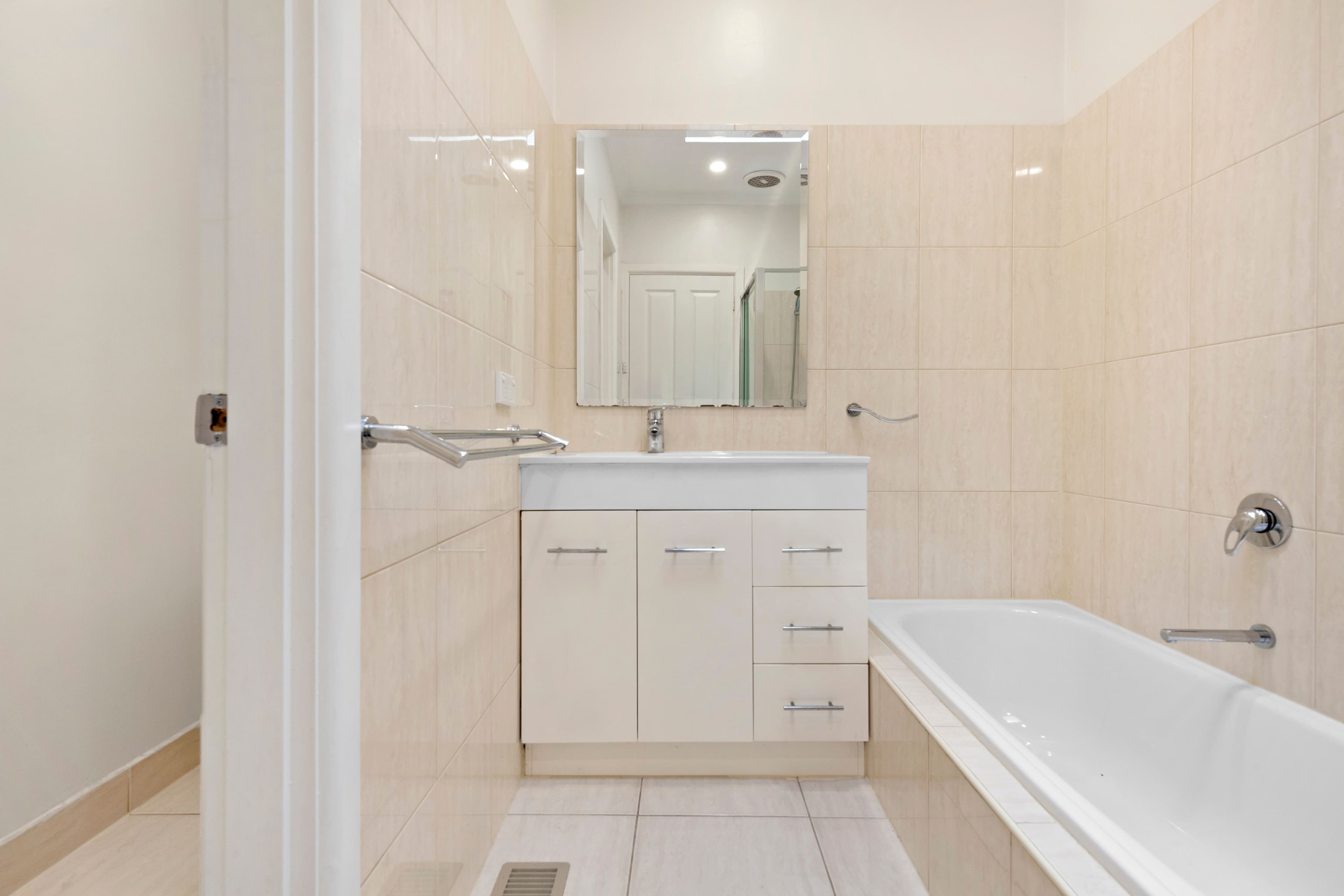 6 Carmichael Road, Oakleigh East VIC 3166, Oakleigh East - Thumbnail 6