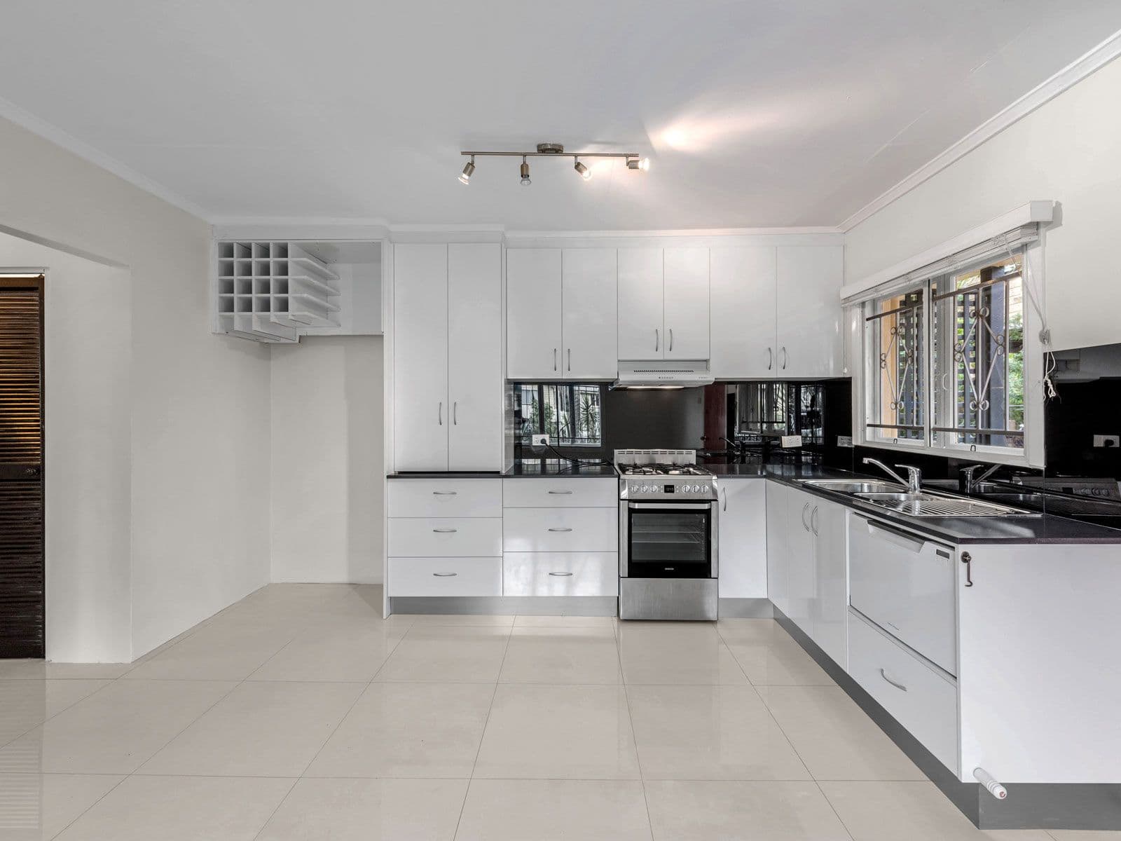 13 Gladstone Street, Coorparoo QLD 4151, Coorparoo - Thumbnail 3