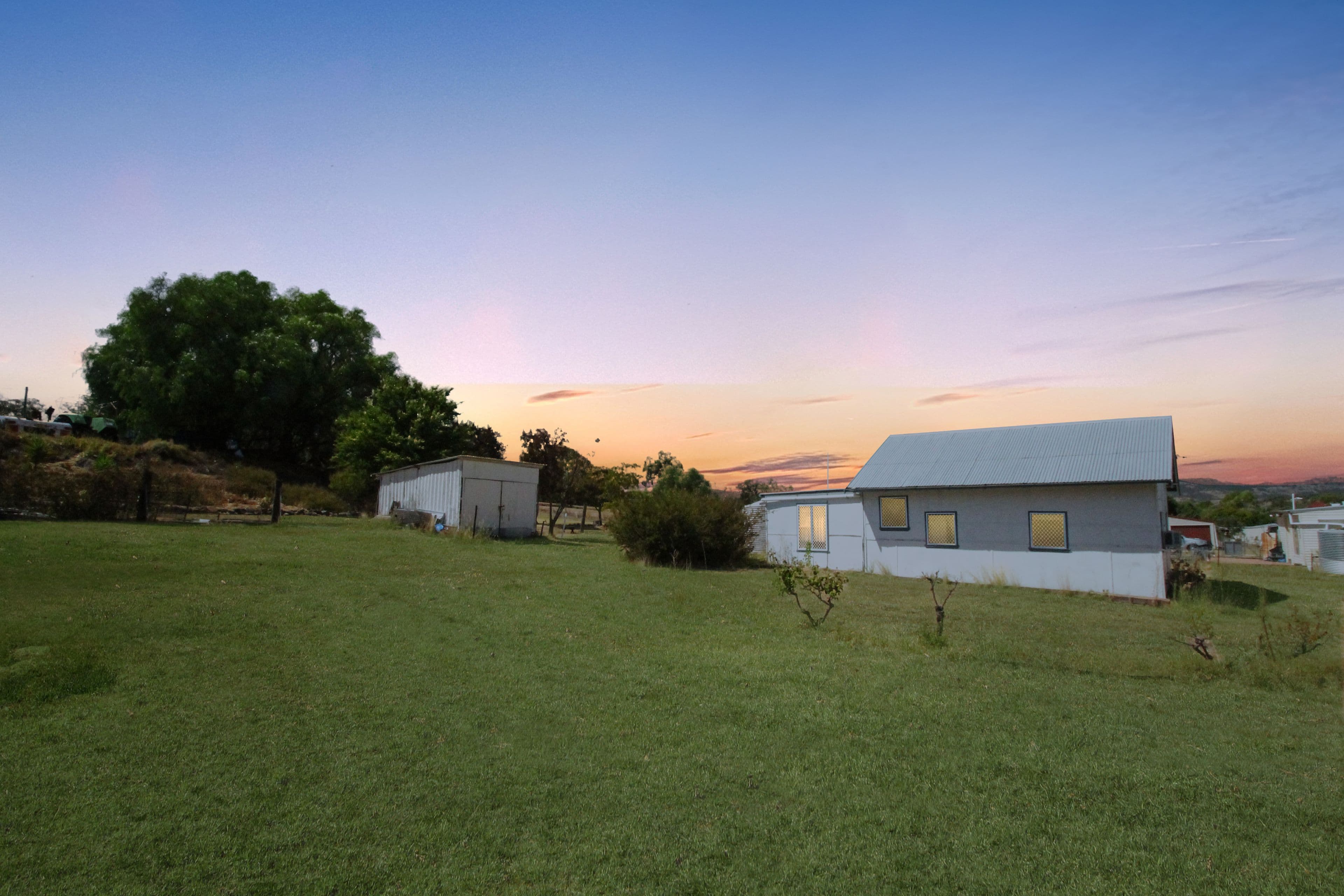 14 Learmonth Street, Willow Tree - Thumbnail 2