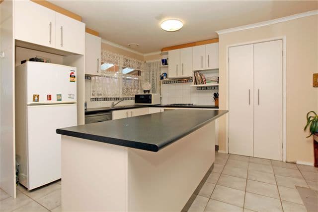 71 Rokeby Crescent, CRAIGIEBURN VIC 3064, Craigieburn - Thumbnail 2