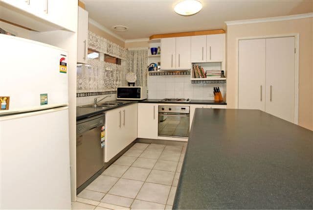 71 Rokeby Crescent, CRAIGIEBURN VIC 3064, Craigieburn - Thumbnail 3