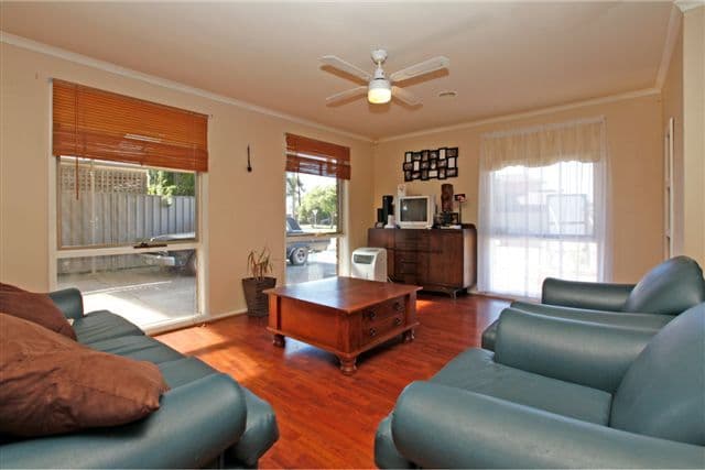 71 Rokeby Crescent, CRAIGIEBURN VIC 3064, Craigieburn - Thumbnail 4