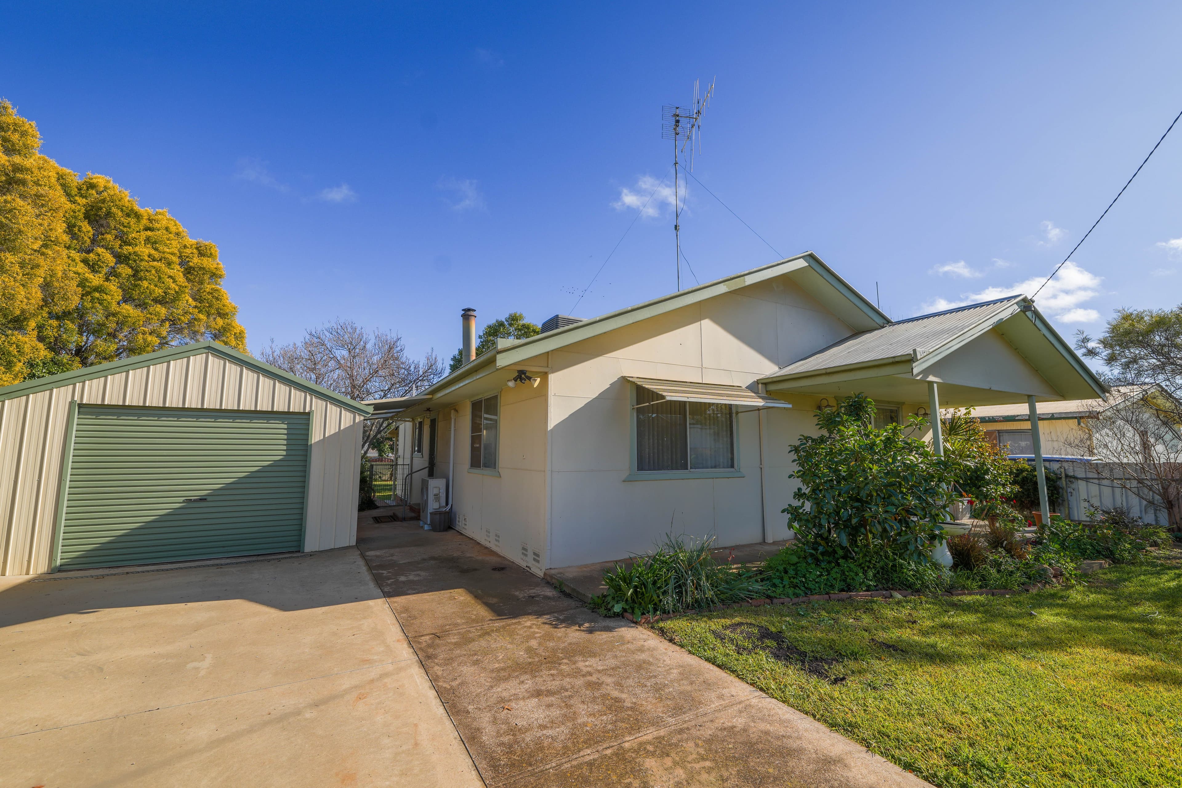 8 Lawson Street, Parkes NSW 2870, Parkes - Image 1