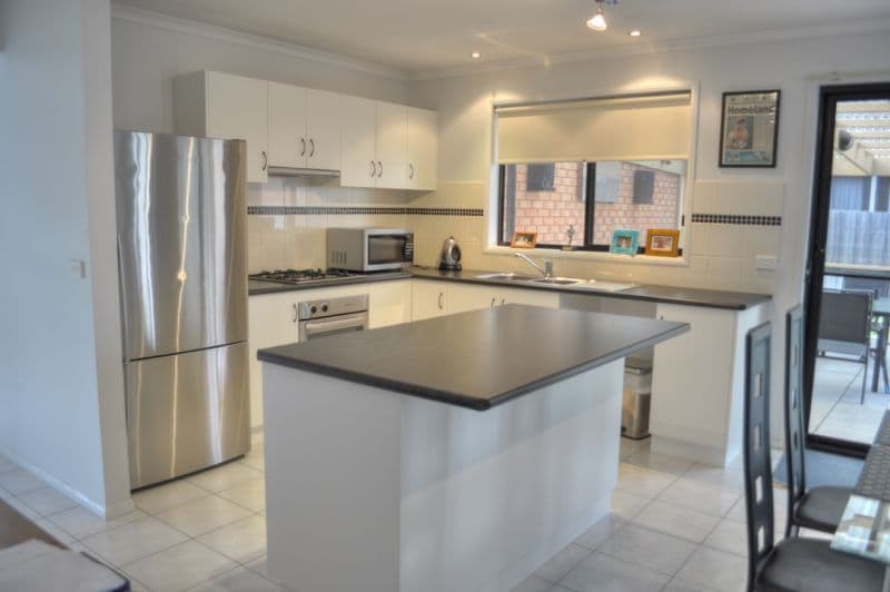 8 Lockett Drive, WARRNAMBOOL VIC 3280, Warrnambool - Thumbnail 2