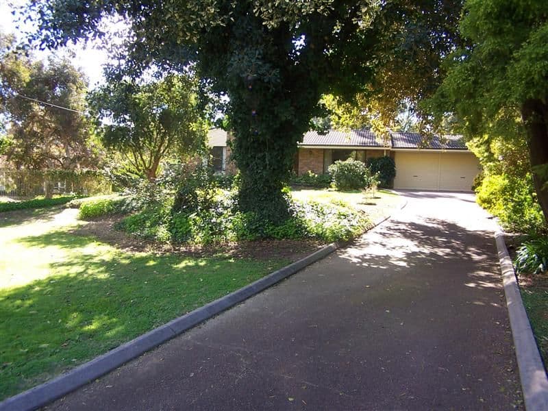 16 Fletcher Road, LESMURDIE WA 6076, Lesmurdie - Thumbnail 2