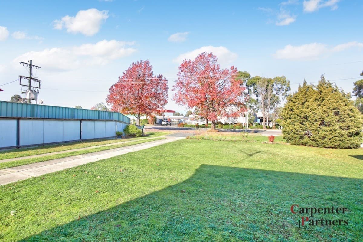 9 Thirlmere Way, TAHMOOR, Tahmoor - Thumbnail 2