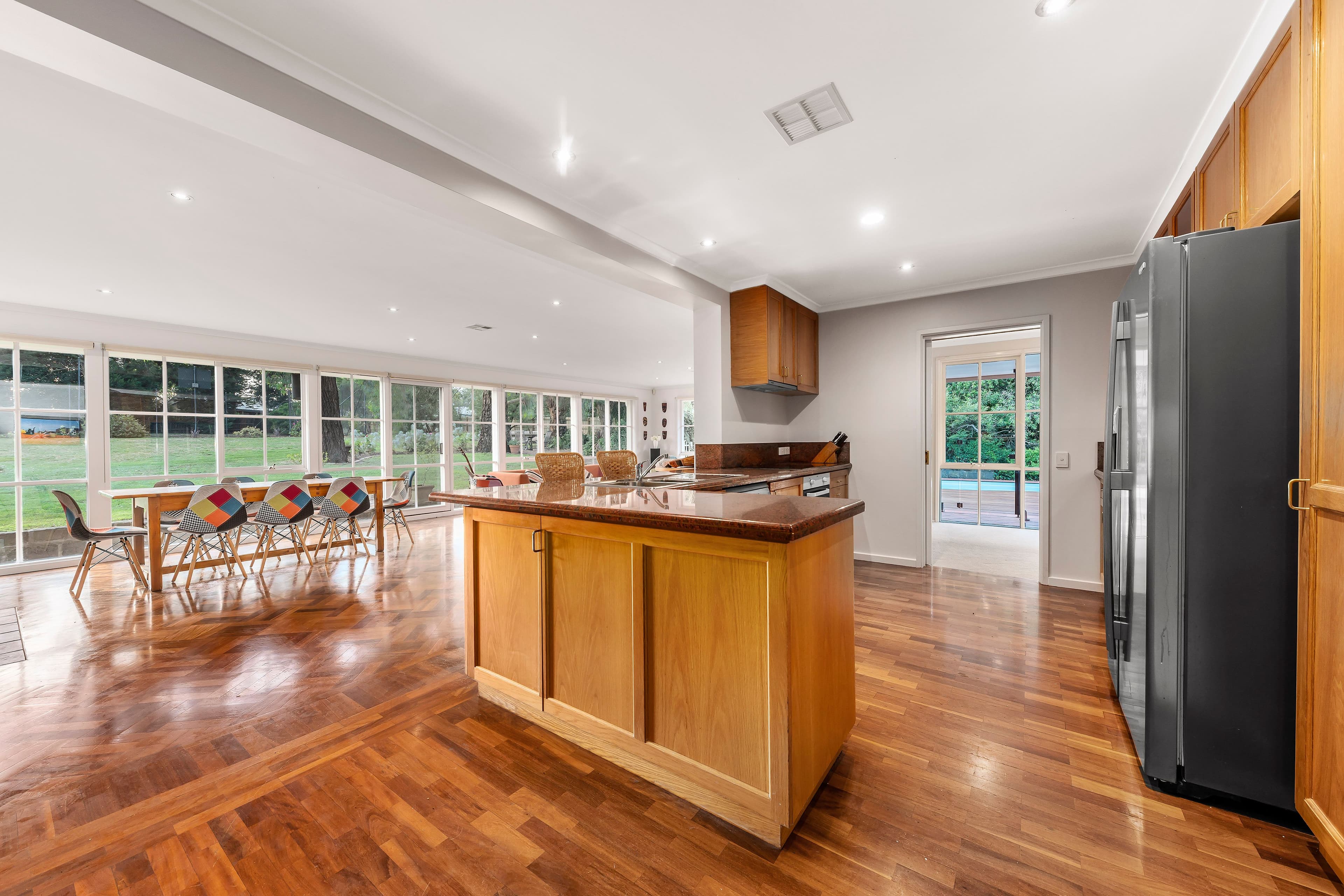 7 Raymond Road, Rowville VIC 3178, Rowville - Thumbnail 3