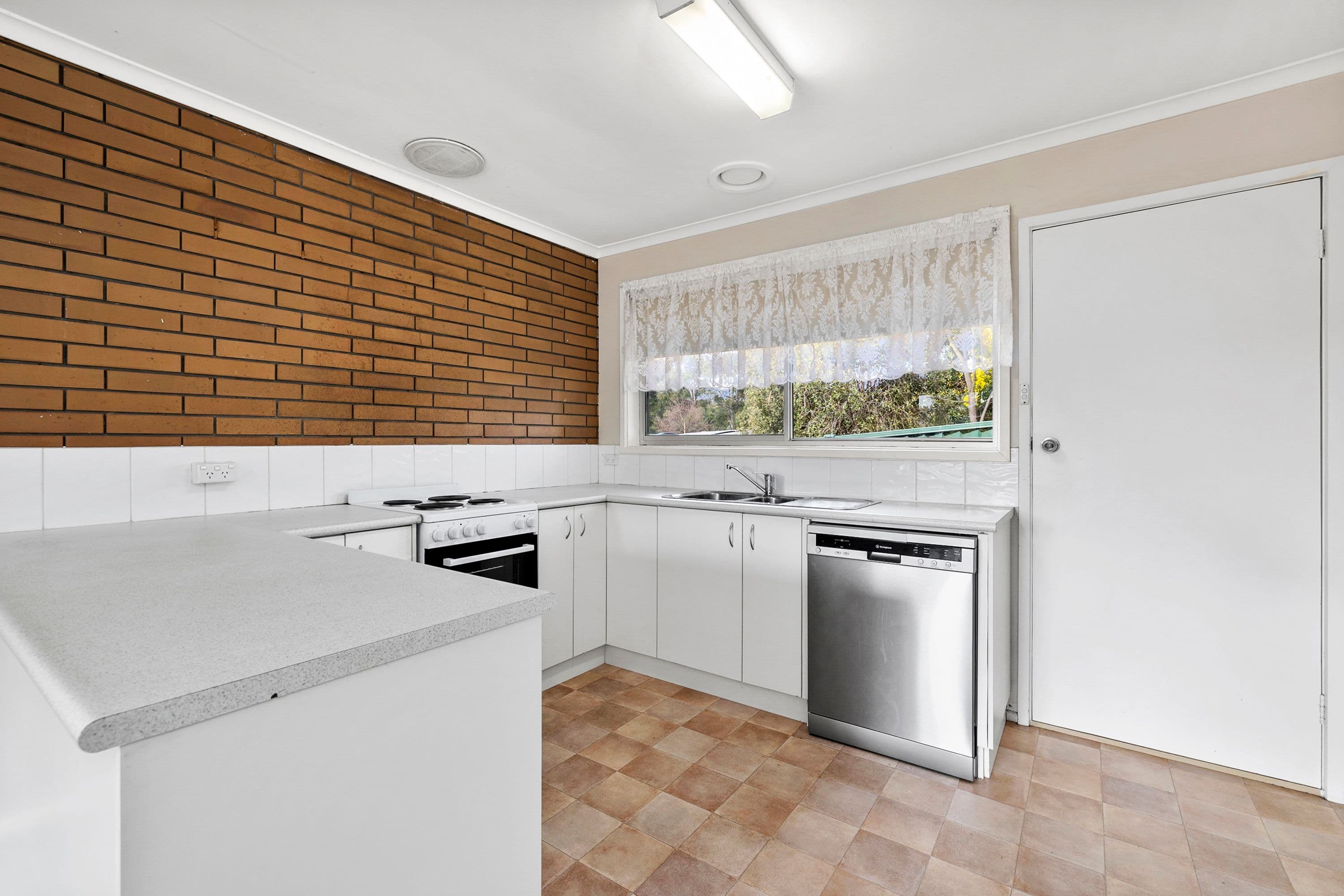 15 Hermitage Avenue, Mount Clear VIC 3350, Mount Clear - Thumbnail 4