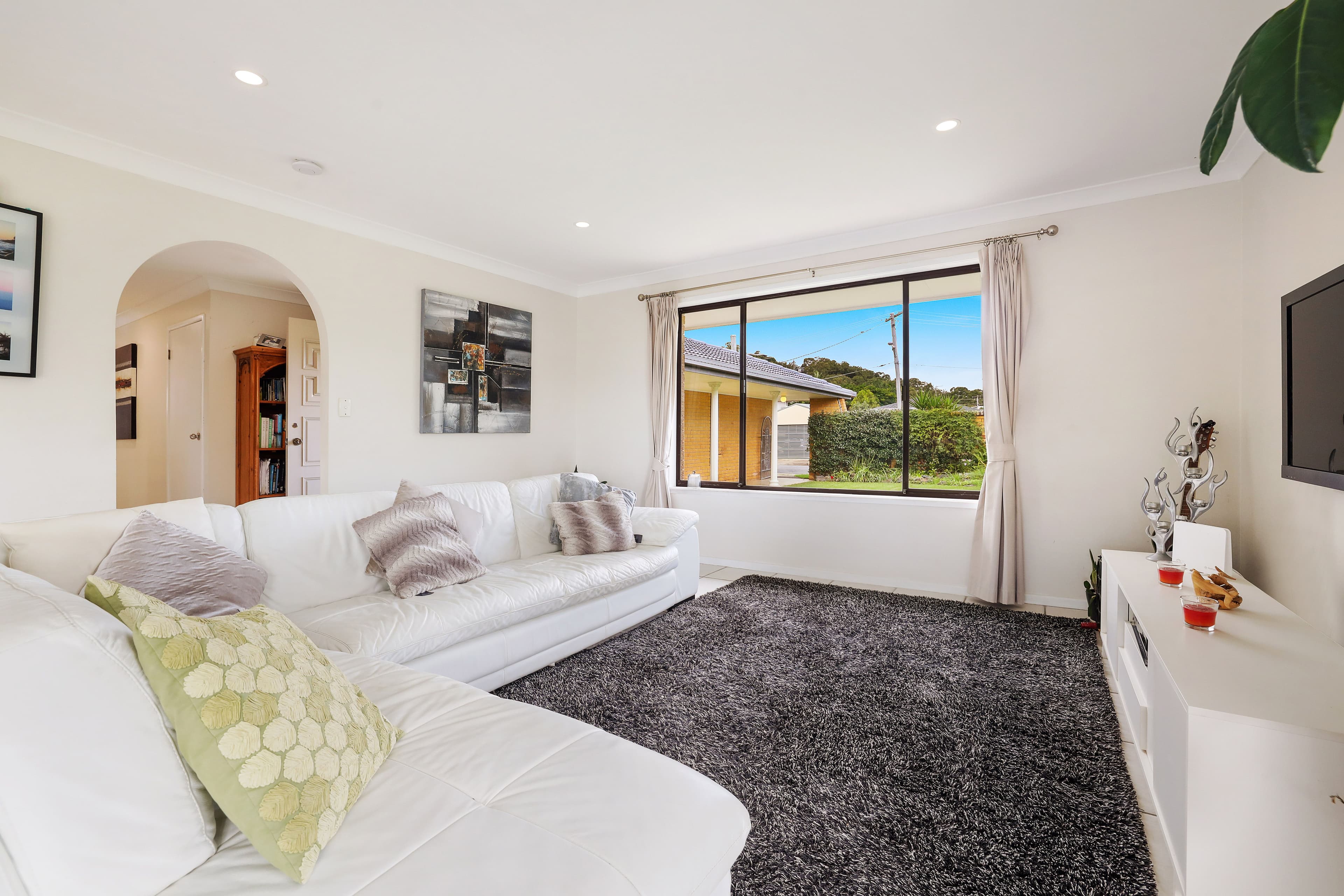 17 Kingfisher Crescent, Burleigh Waters QLD 4220, Burleigh Waters - Thumbnail 4