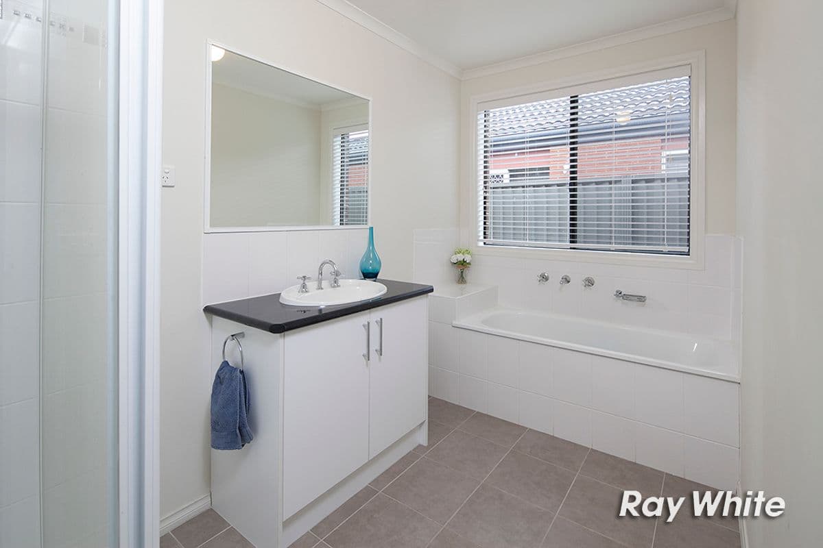69 Broad Oak Drive, Cranbourne East VIC 3977, Cranbourne East - Thumbnail 8