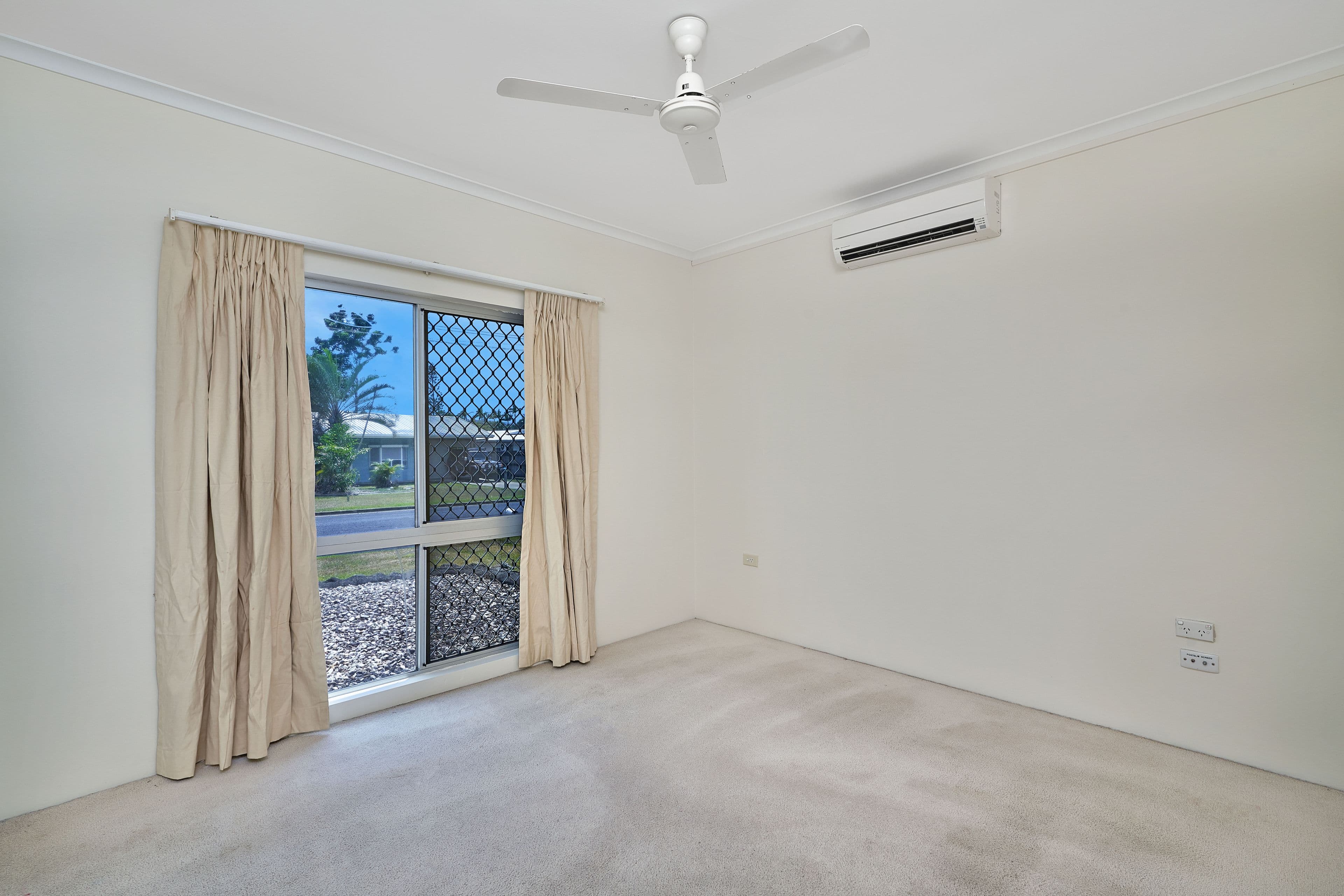 25 Dunbar Street, Mooroobool QLD 4870, Mooroobool - Thumbnail 8