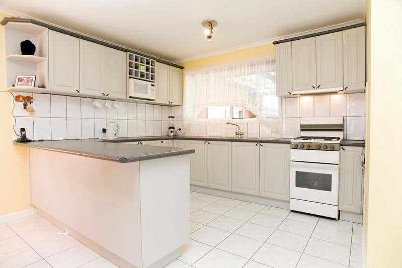 13 Pinewood Drive, THOMASTOWN VIC 3074, Thomastown - Thumbnail 2
