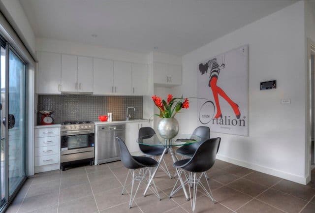 60 Leonard Avenue, GLENROY VIC 3046, Glenroy - Thumbnail 2