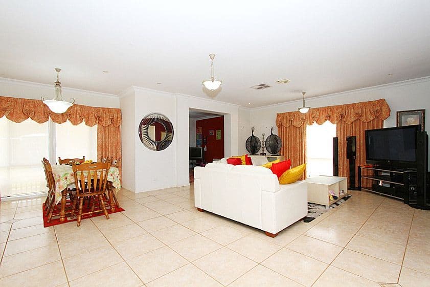 5 Comeram Court, MILL PARK VIC 3082, Mill Park - Thumbnail 3