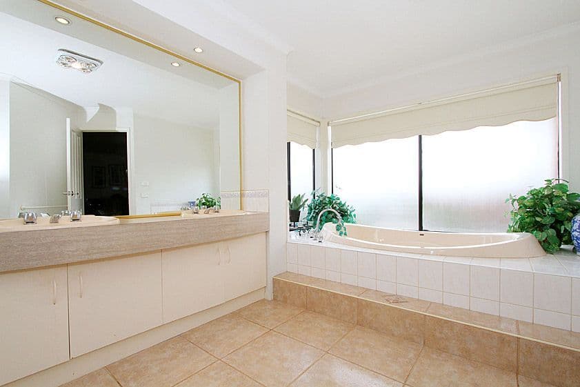 5 Comeram Court, MILL PARK VIC 3082, Mill Park - Thumbnail 6