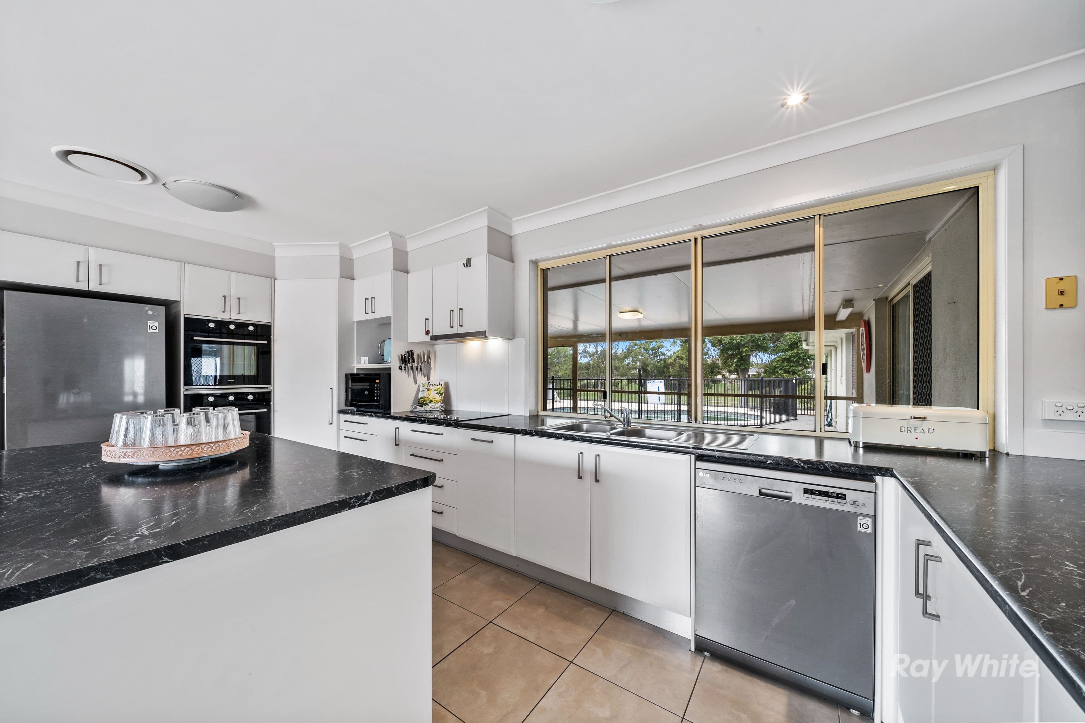 32 Robert Stanley Drive, Mount Warren Park QLD 4207, Mount Warren Park - Thumbnail 3