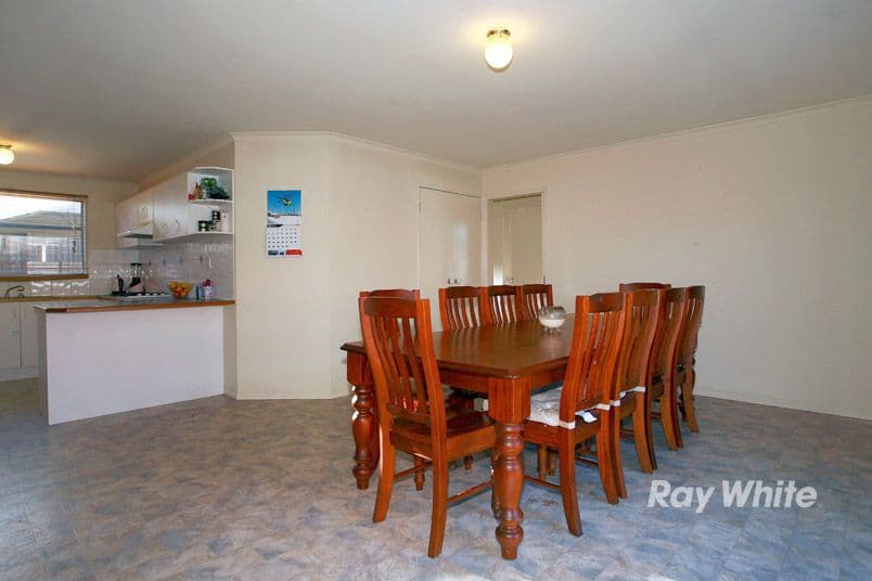 6 Tauna Place, CRANBOURNE VIC 3977, Cranbourne West - Thumbnail 3