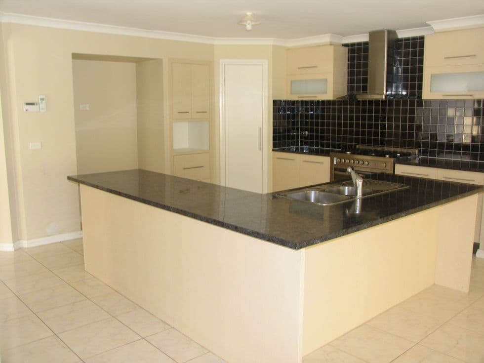 1 Scarlet Oak Avenue, MELTON WEST VIC 3337, Melton West - Thumbnail 2