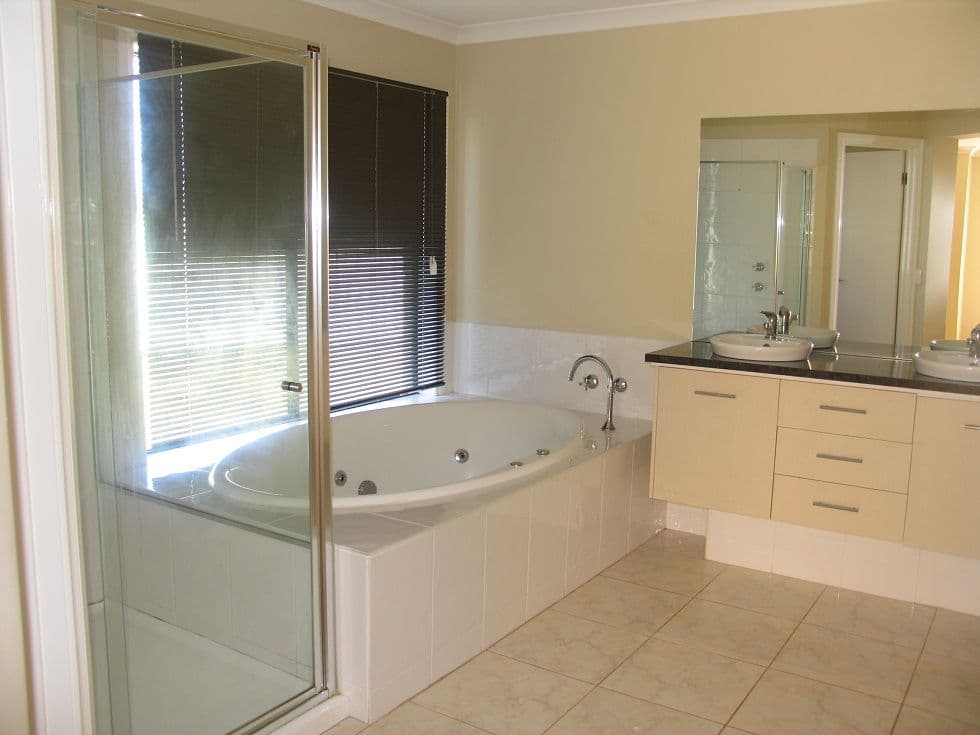 1 Scarlet Oak Avenue, MELTON WEST VIC 3337, Melton West - Thumbnail 4