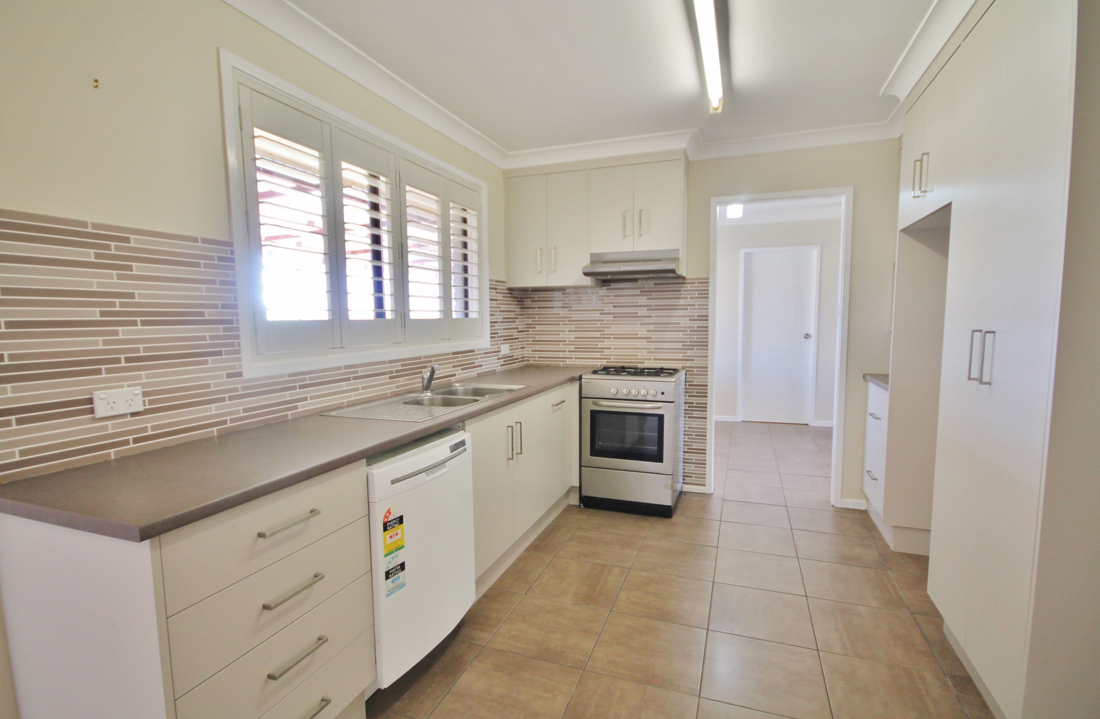 24 Dwyer Drive, Young - Thumbnail 2