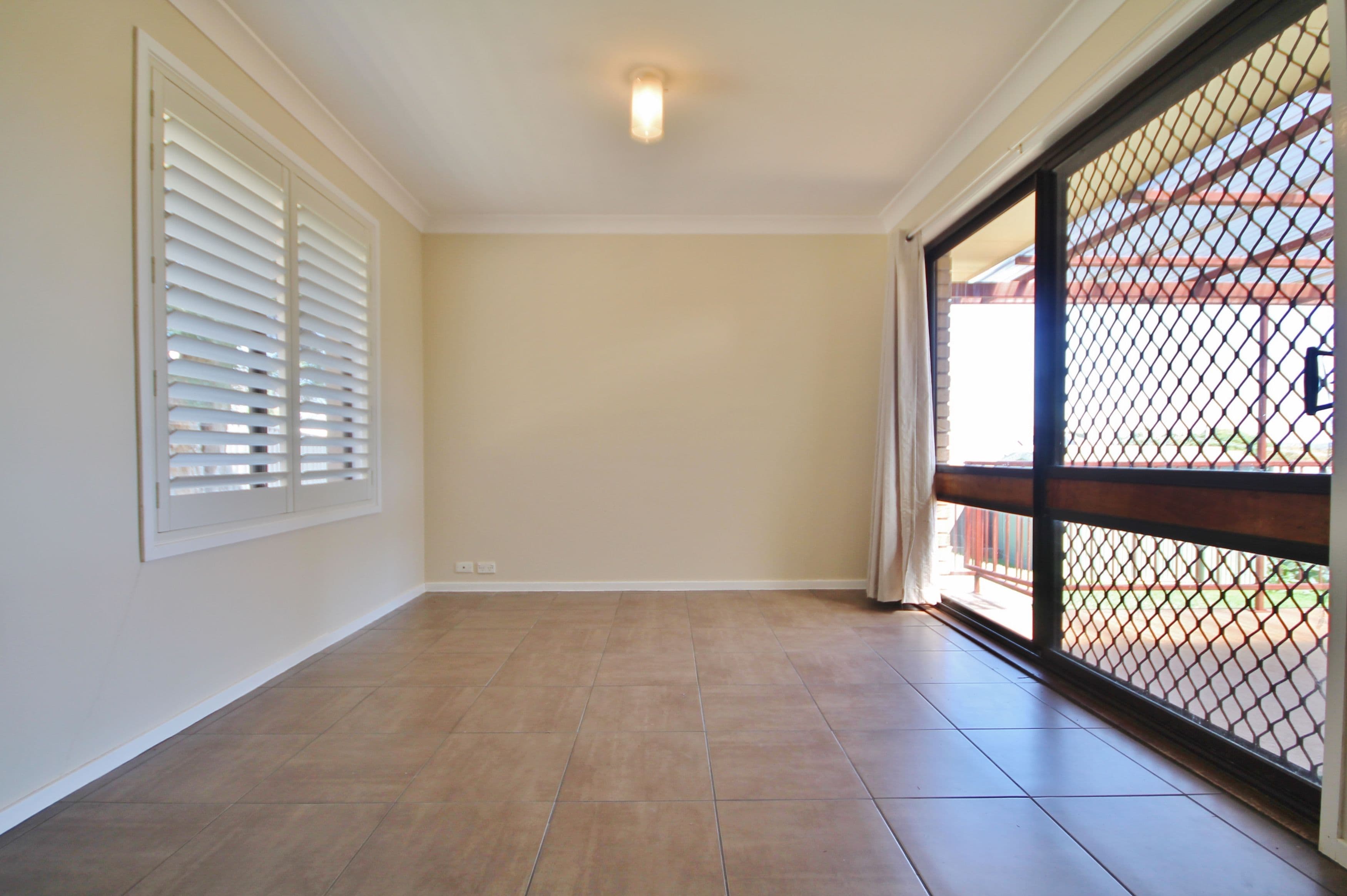 24 Dwyer Drive, Young - Thumbnail 7