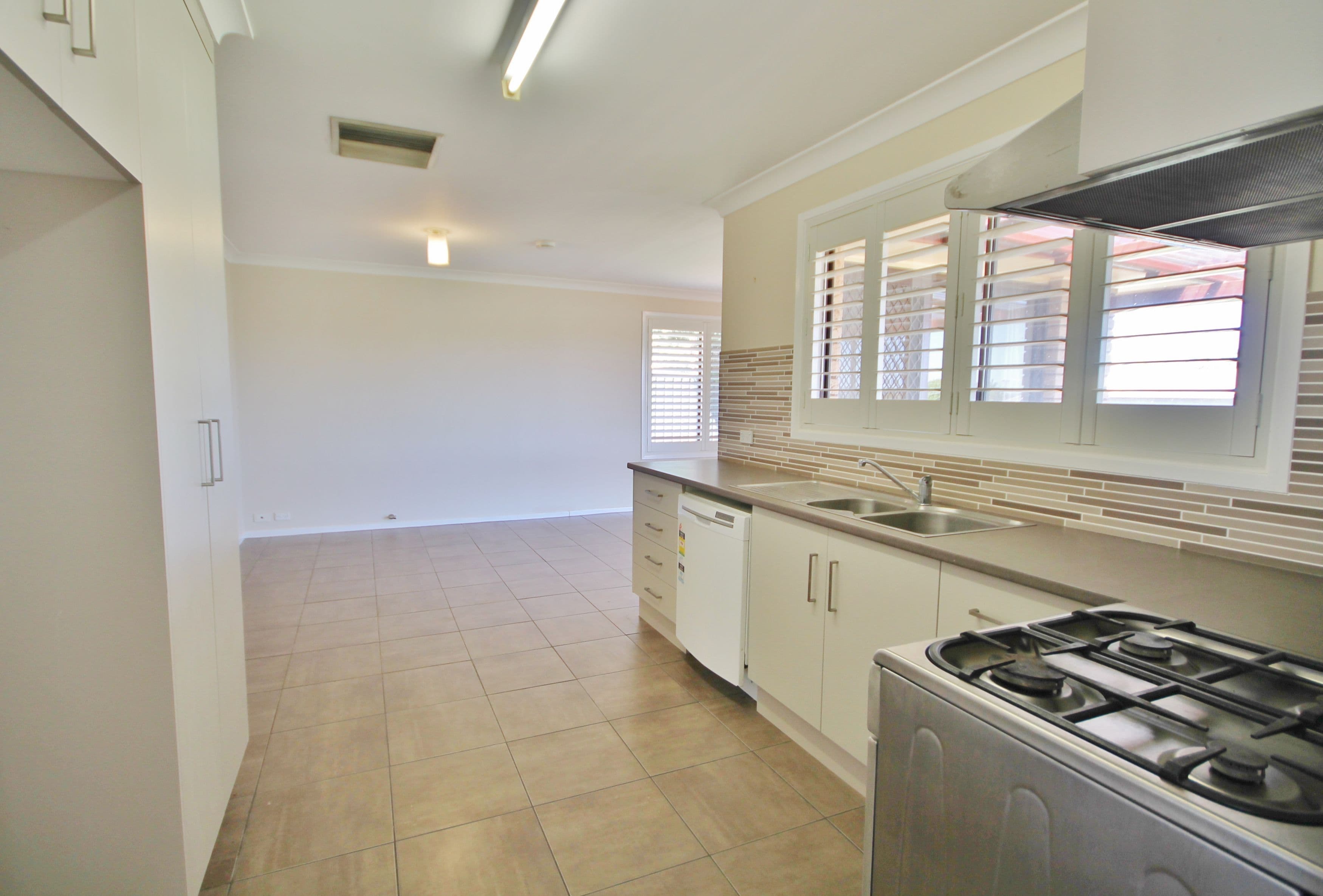 24 Dwyer Drive, Young - Thumbnail 8