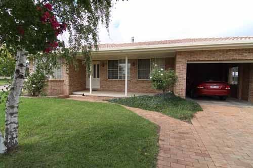11 Wentworth, GLEN INNES NSW 2370, Glen Innes - Thumbnail 2