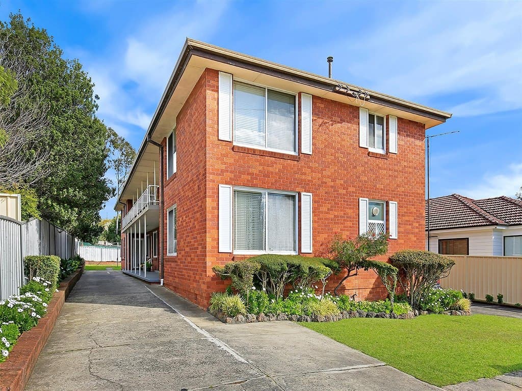 2/13 Sperry Street, Wollongong - Image 1
