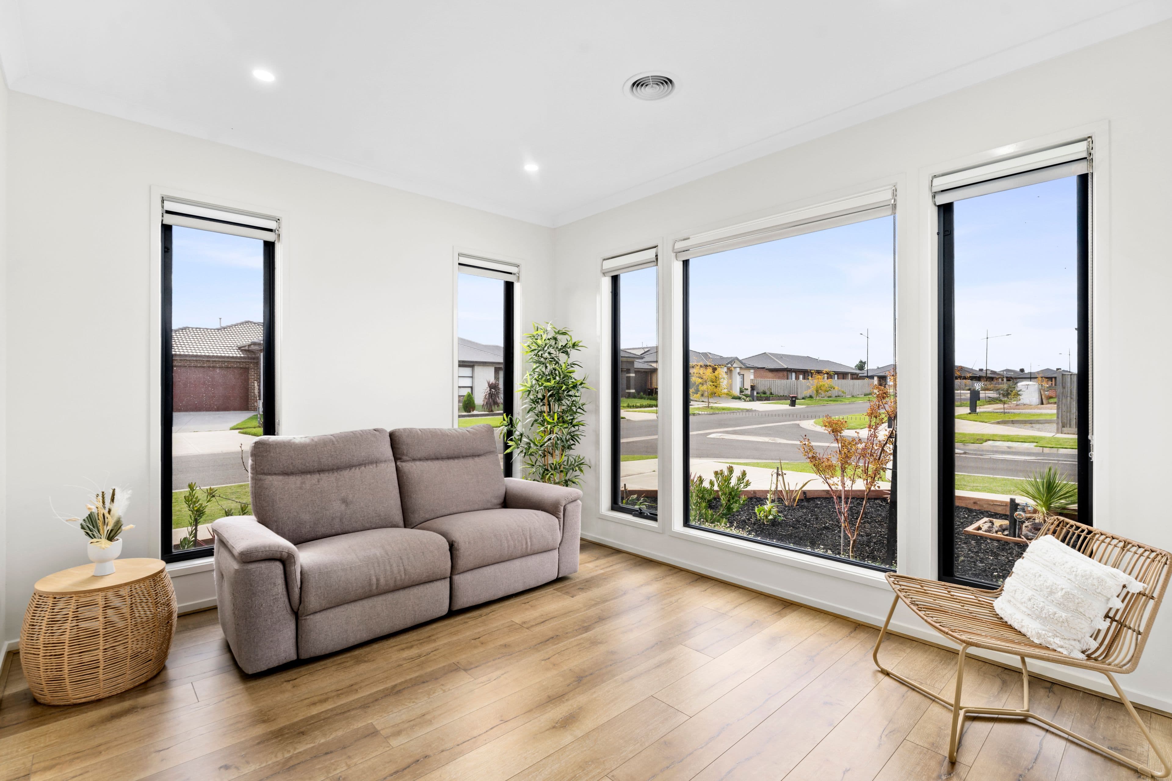 19 Stella Street, Holland Park QLD 4121, Holland Park - Thumbnail 2
