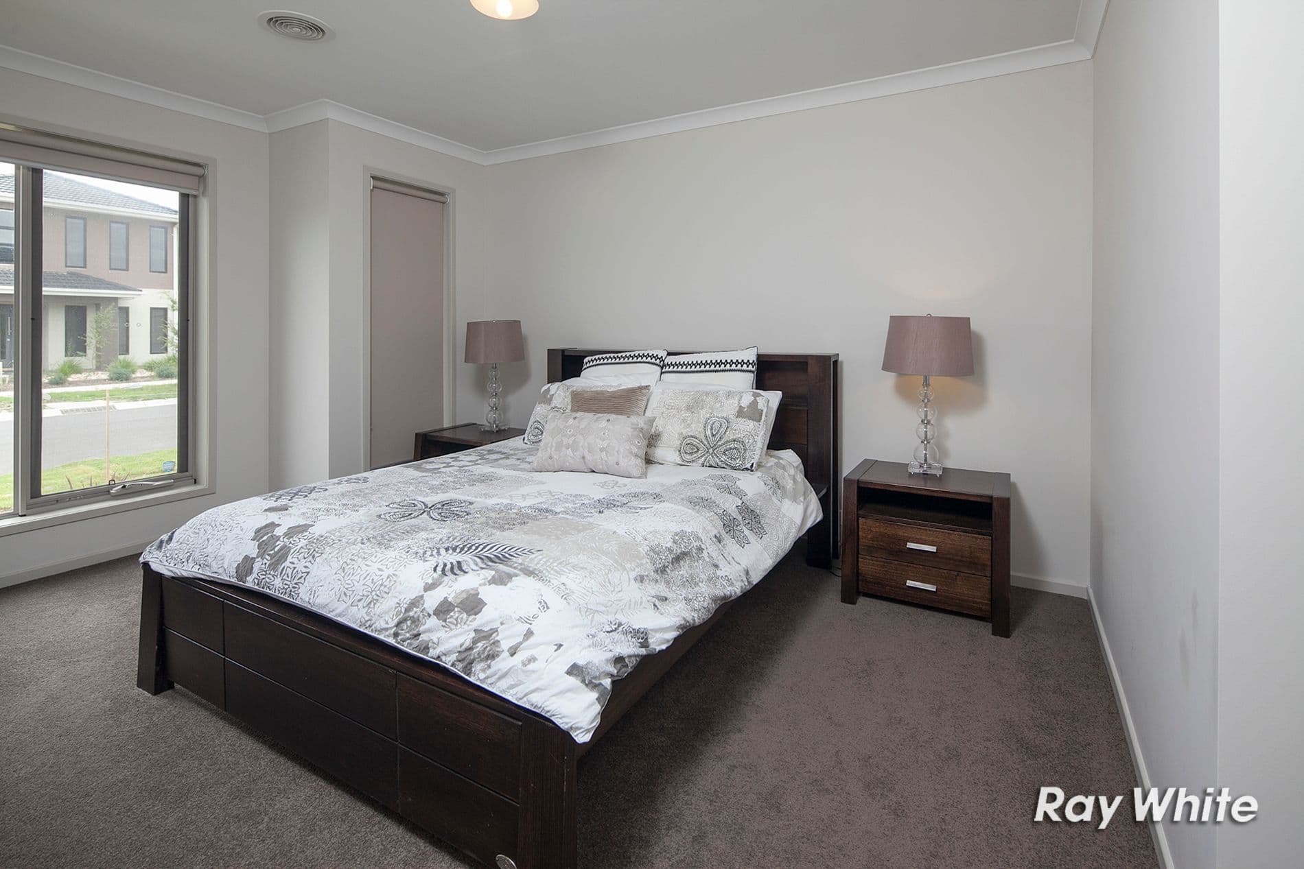 7 Elmtree Crescent, Clyde North VIC 3978, Clyde North - Thumbnail 2
