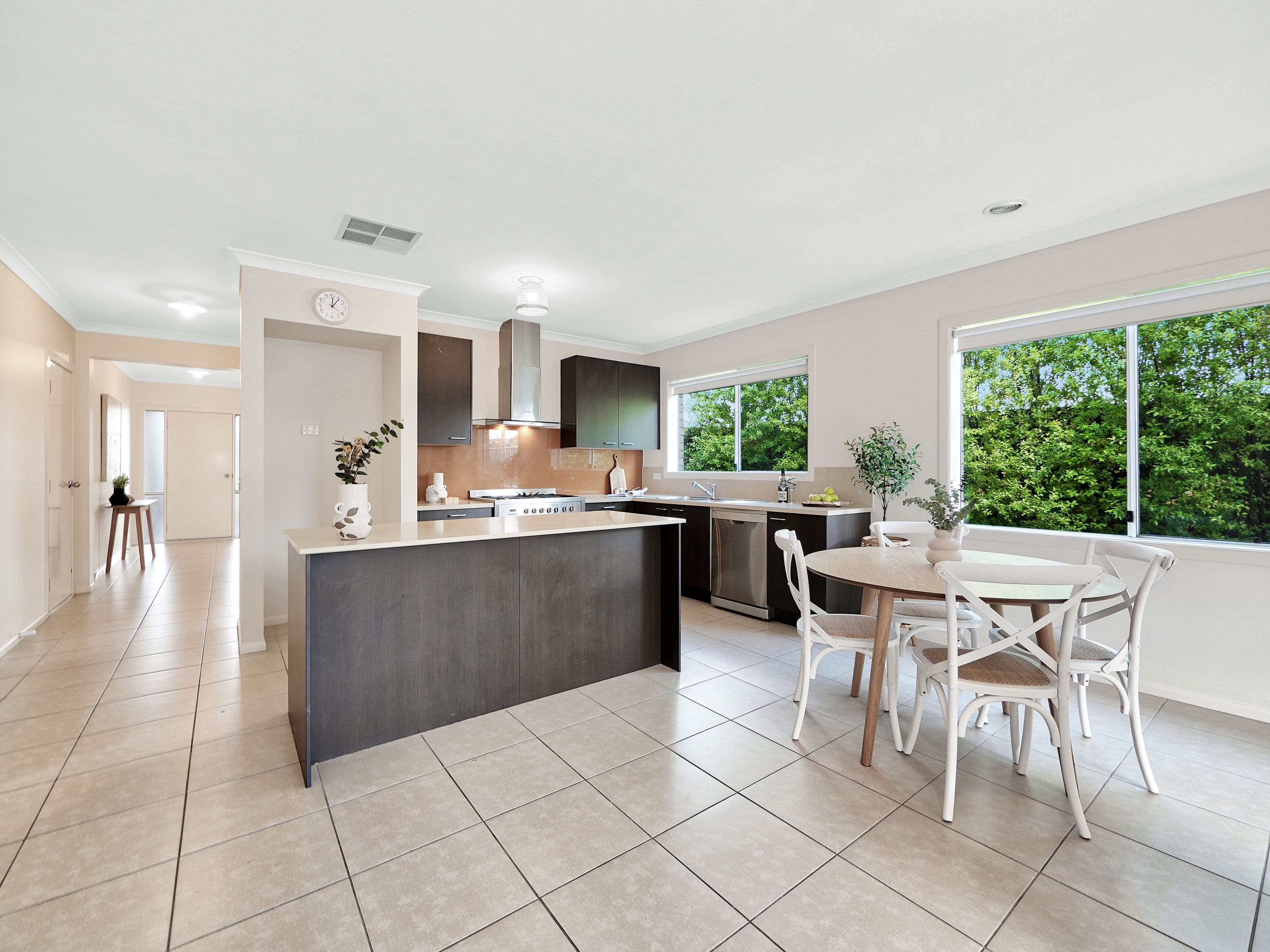 2 Buckthorn Drive, Cranbourne North VIC 3977, Cranbourne North - Thumbnail 3