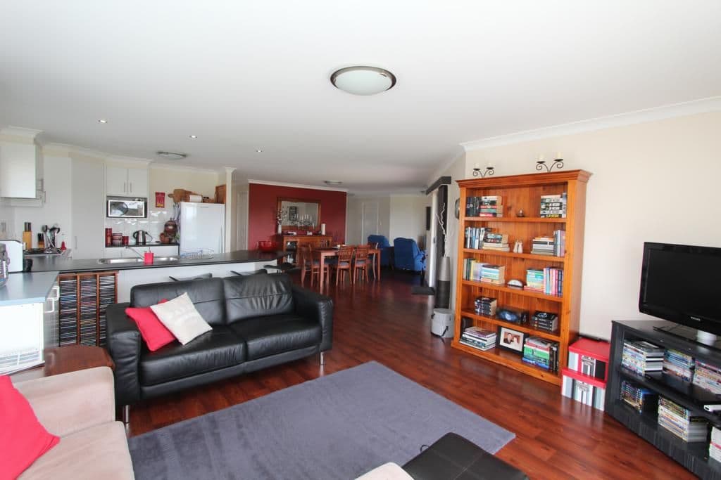 11 Parkes Drive, TENTERFIELD NSW 2372, Tenterfield - Thumbnail 3