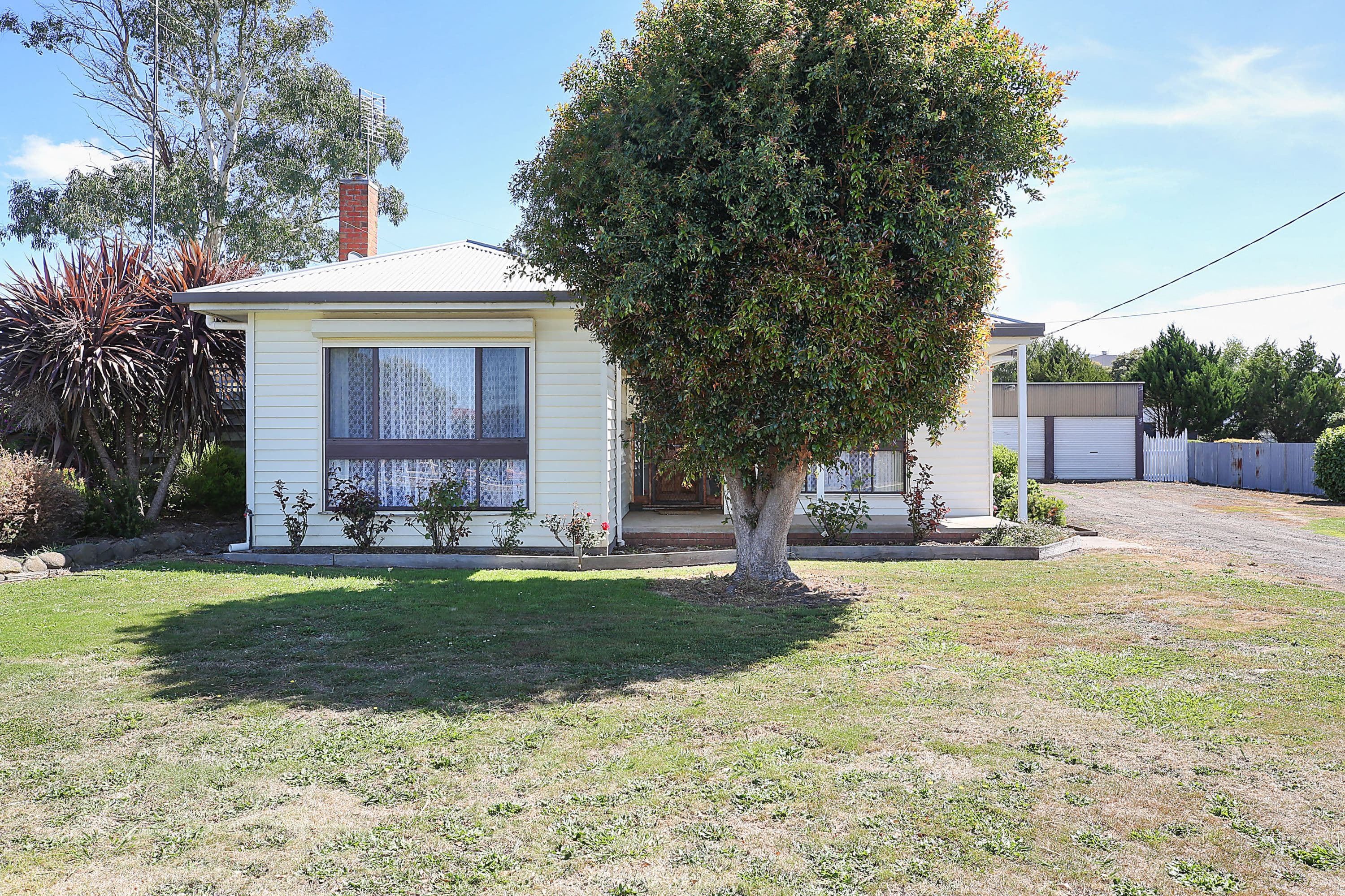 27 Dover Street, Cobden VIC 3266, Cobden - Image 1