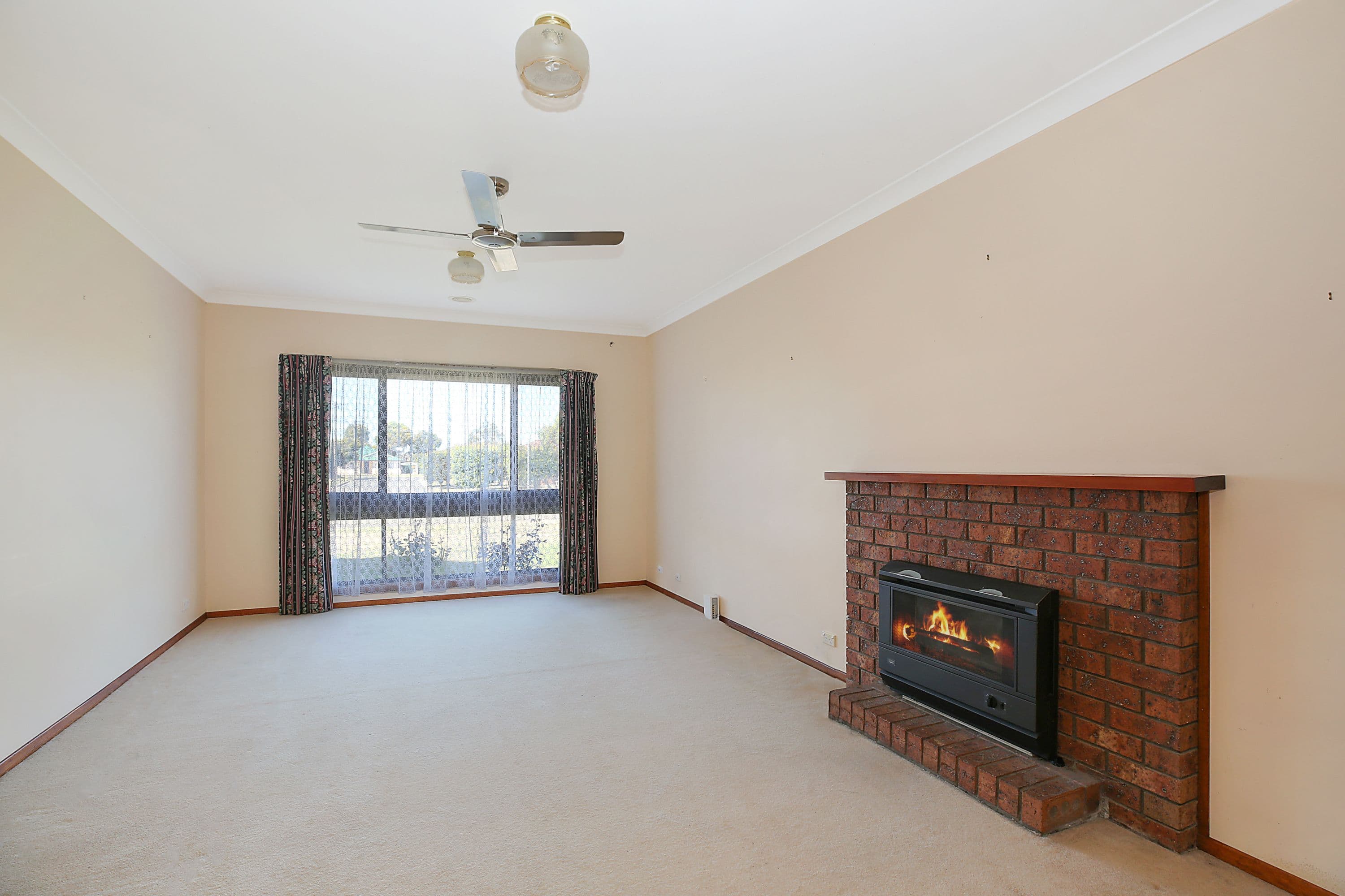 27 Dover Street, Cobden VIC 3266, Cobden - Thumbnail 2