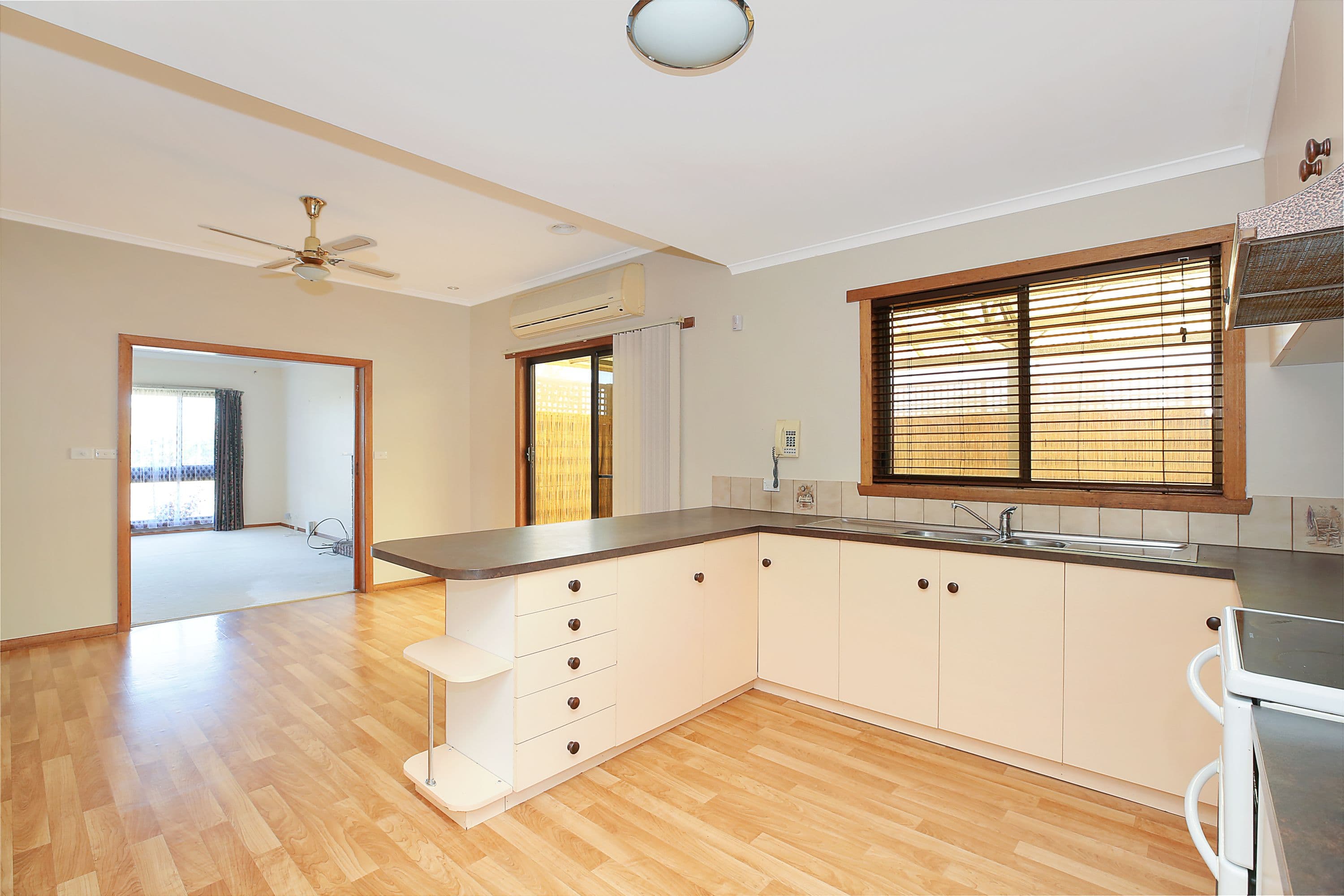 27 Dover Street, Cobden VIC 3266, Cobden - Thumbnail 3