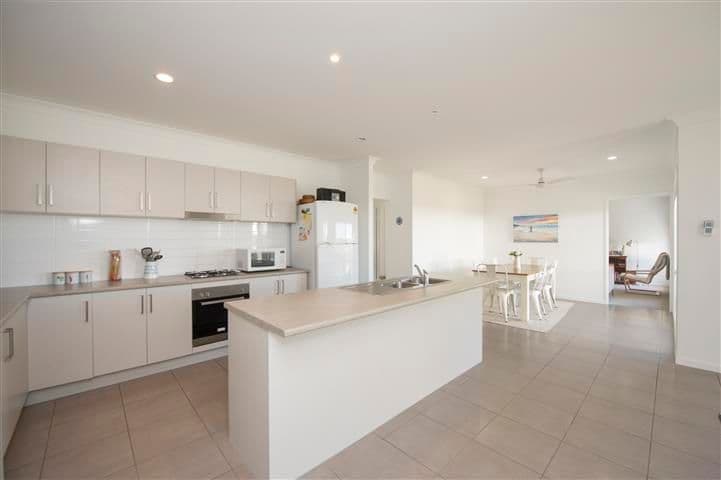 24 Redgum Drive, KIRKWOOD QLD 4680, Kirkwood - Thumbnail 2