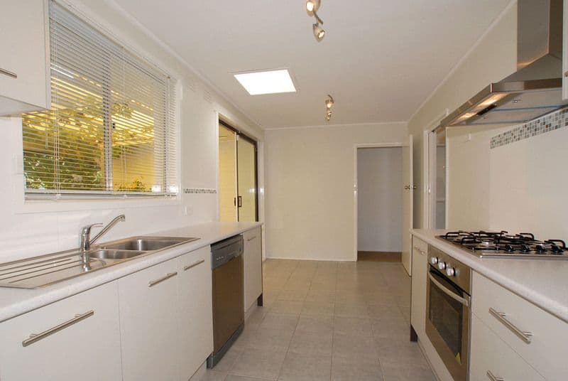8 Frallon Crescent, FRANKSTON VIC 3199, Frankston - Thumbnail 2
