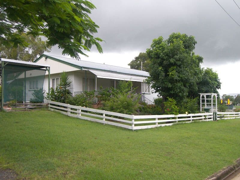 1 Kamarooka Street, BEAUDESERT QLD 4285, Beaudesert - Thumbnail 5