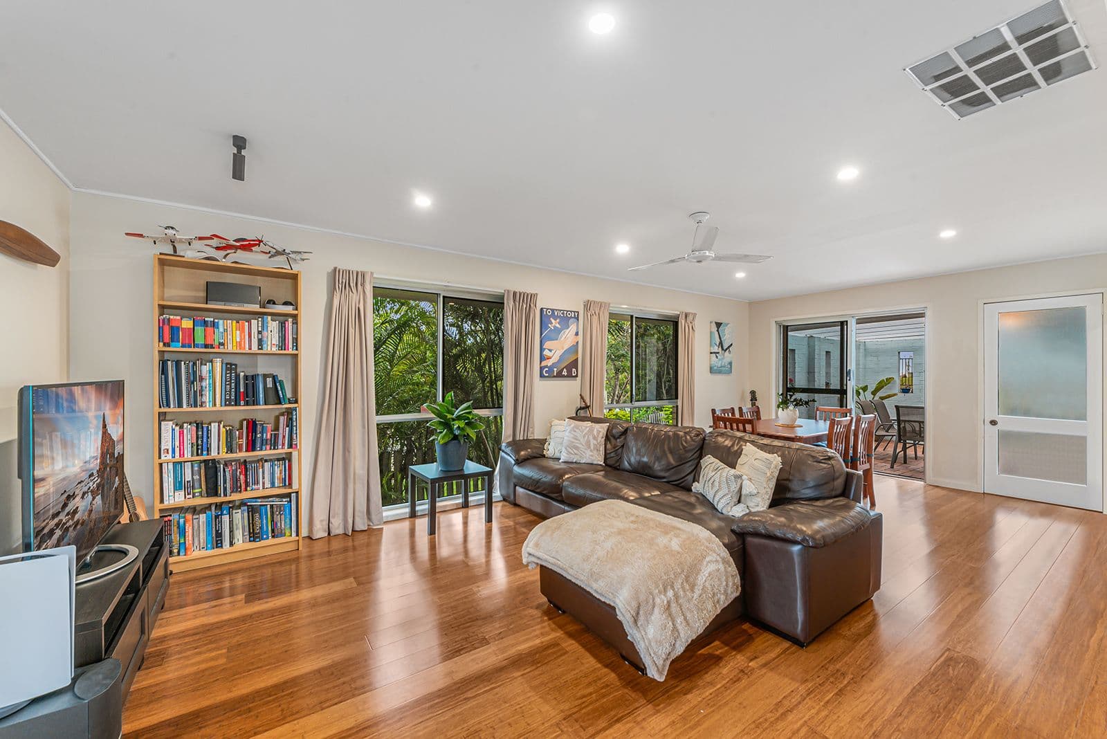23 Rowena Street, Kenmore QLD 4069, Kenmore - Thumbnail 5